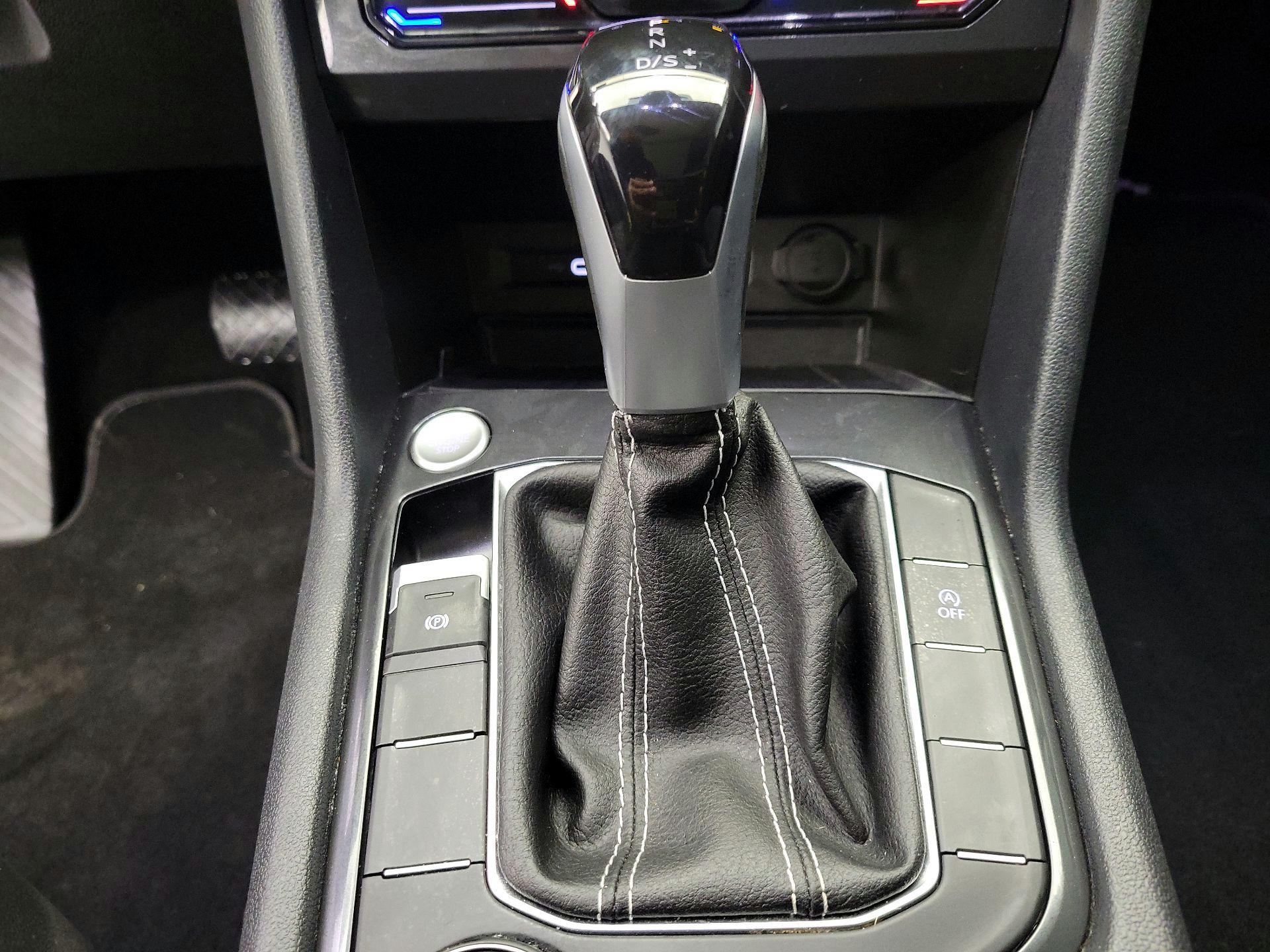 Thumbnail: 2023 Volkswagen Tiguan - 16