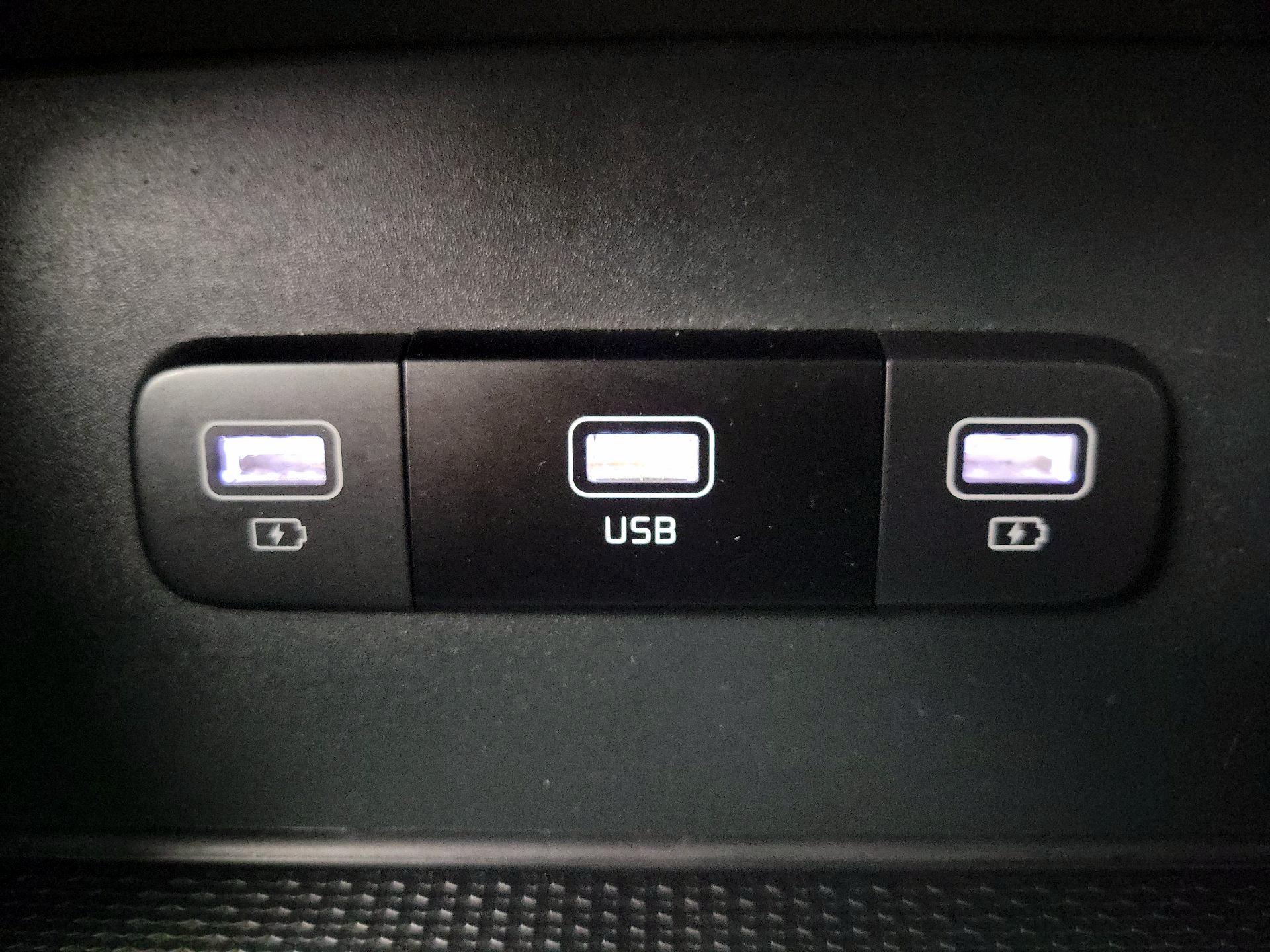 Thumbnail: 2024 Kia Carnival - 18