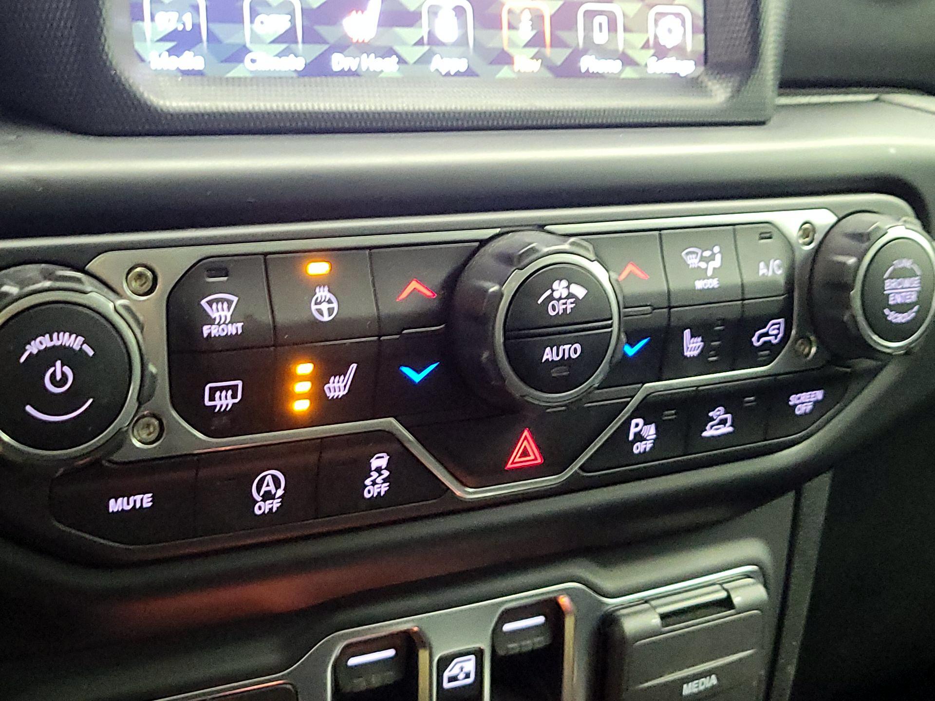 Thumbnail: 2021 Jeep Gladiator - 17