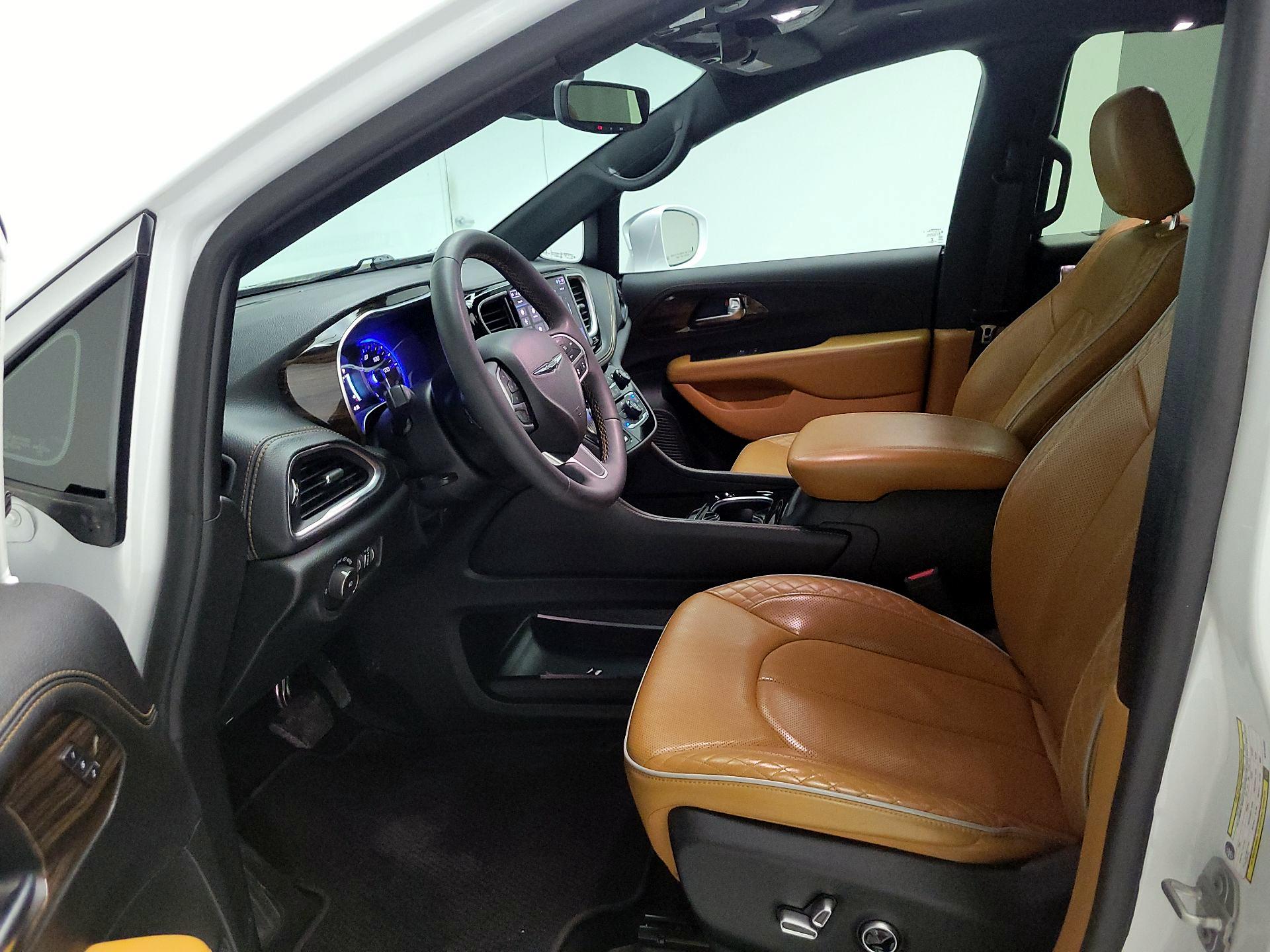 Thumbnail: 2022 Chrysler Pacifica - 11