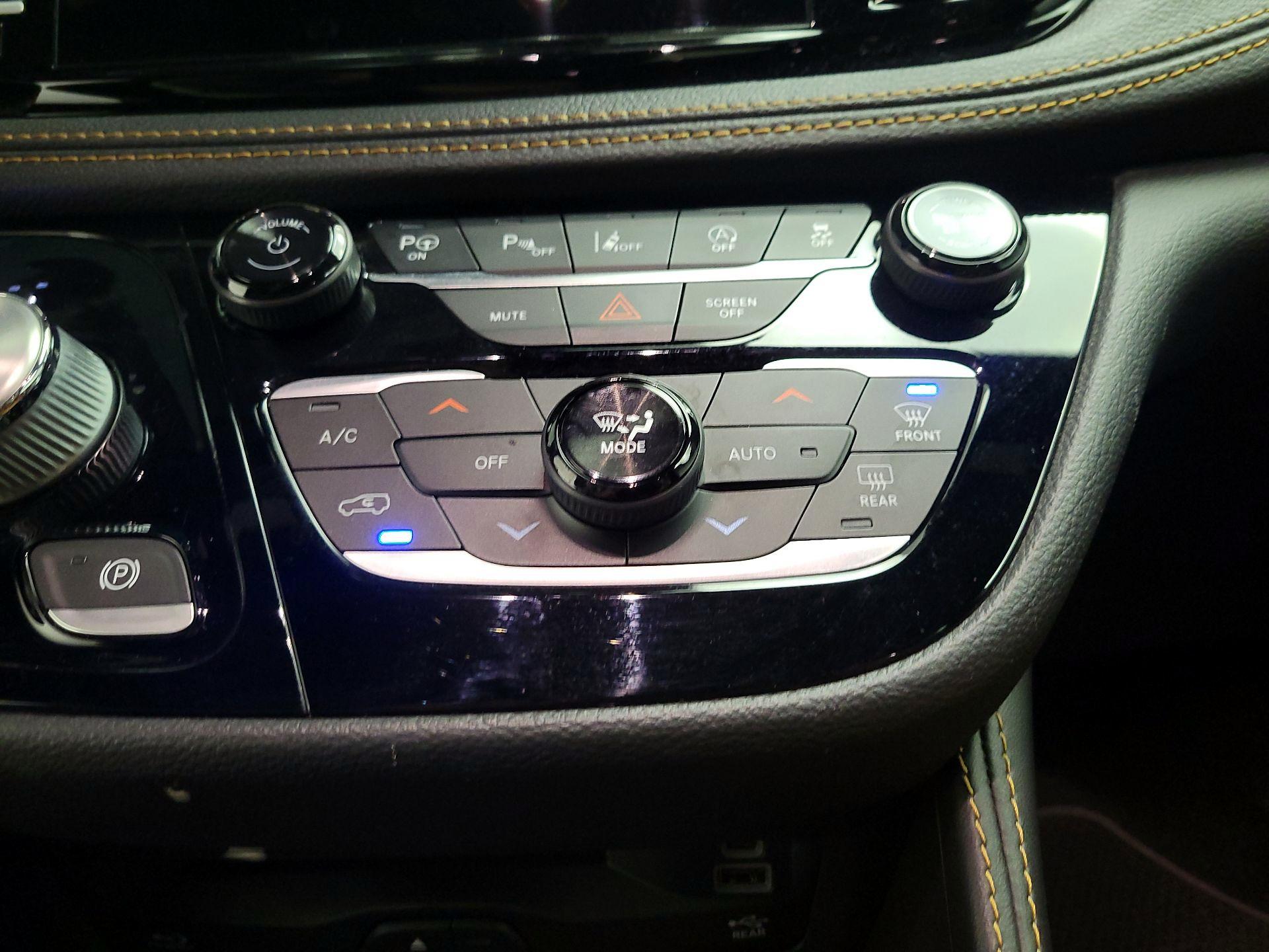 Thumbnail: 2022 Chrysler Pacifica - 14