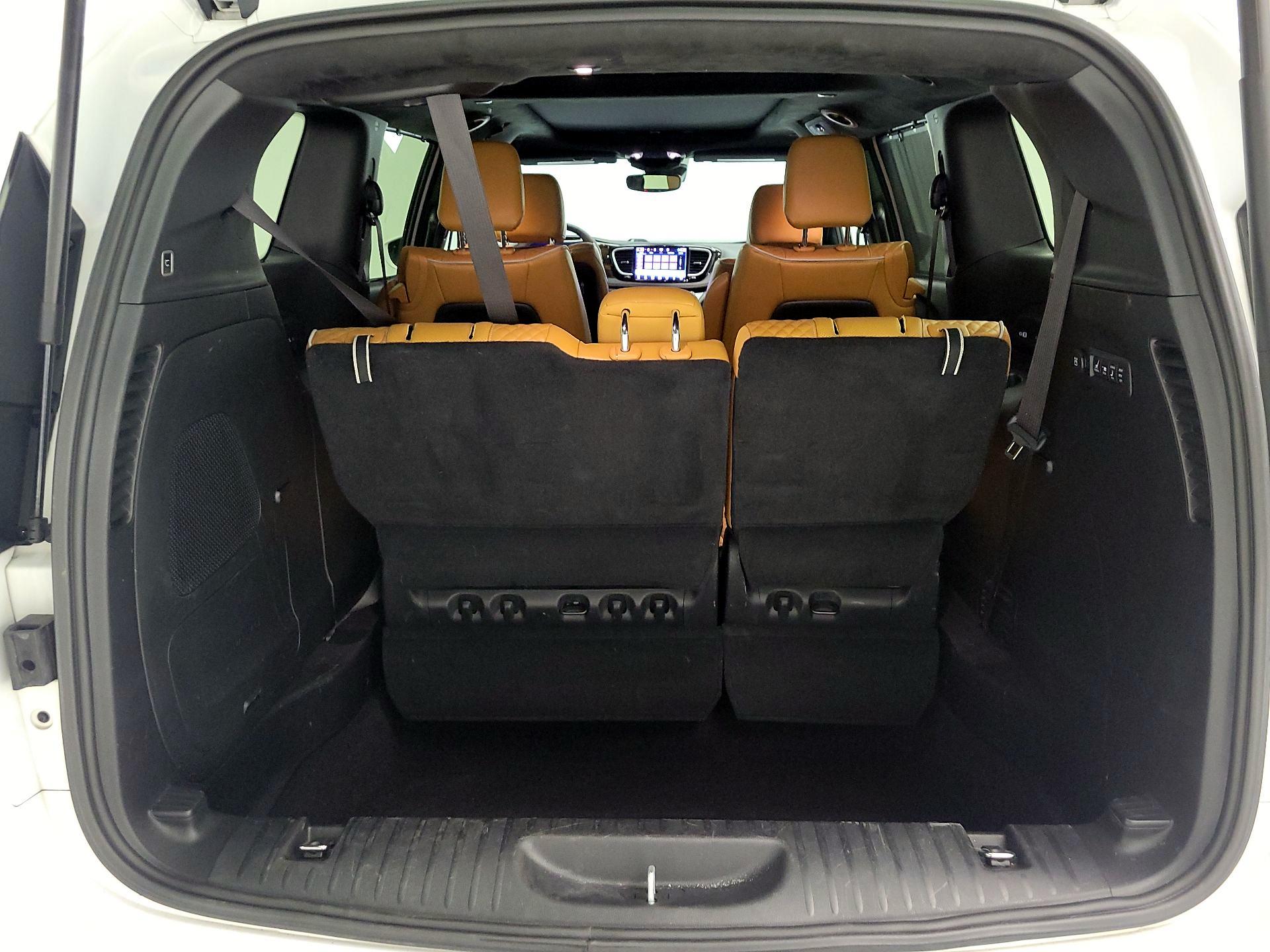 Thumbnail: 2022 Chrysler Pacifica - 16