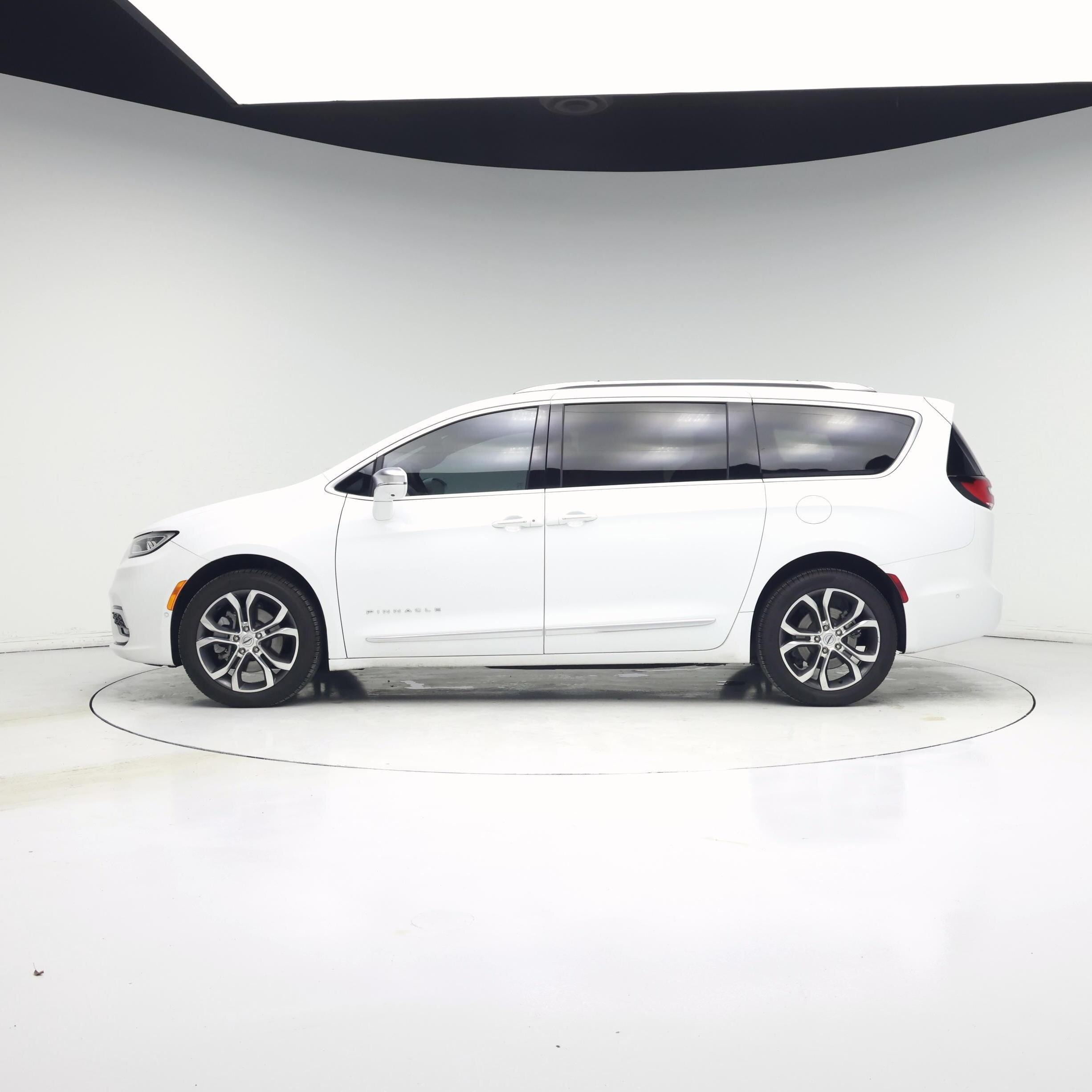 Thumbnail: 2022 Chrysler Pacifica - 3