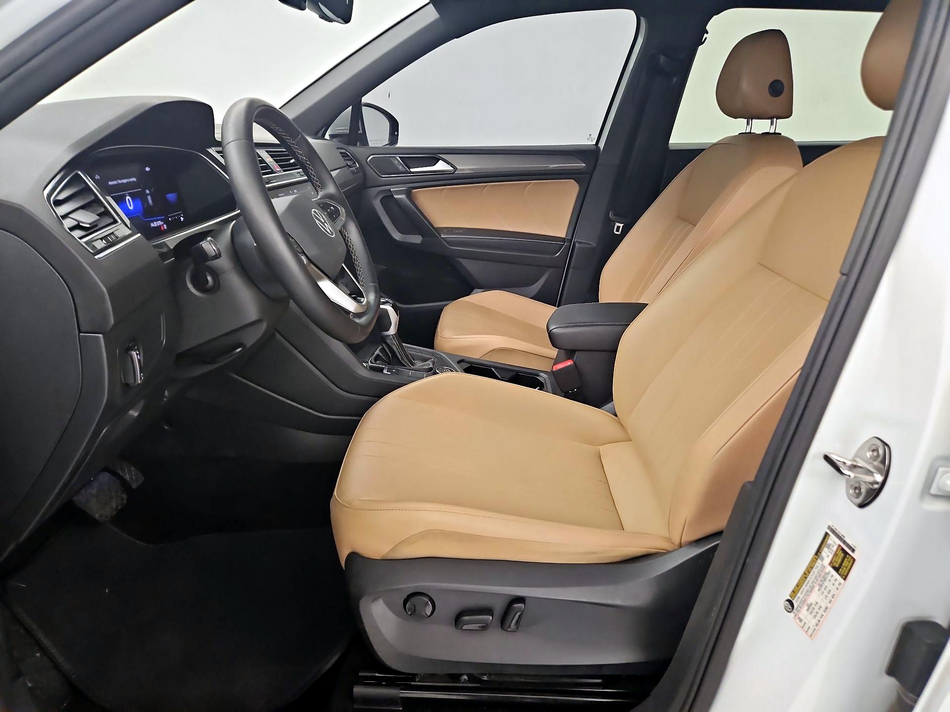 Thumbnail: 2023 Volkswagen Tiguan - 11