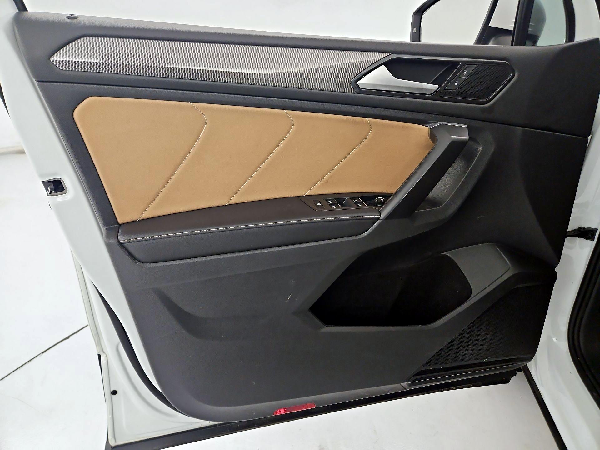 Thumbnail: 2023 Volkswagen Tiguan - 12