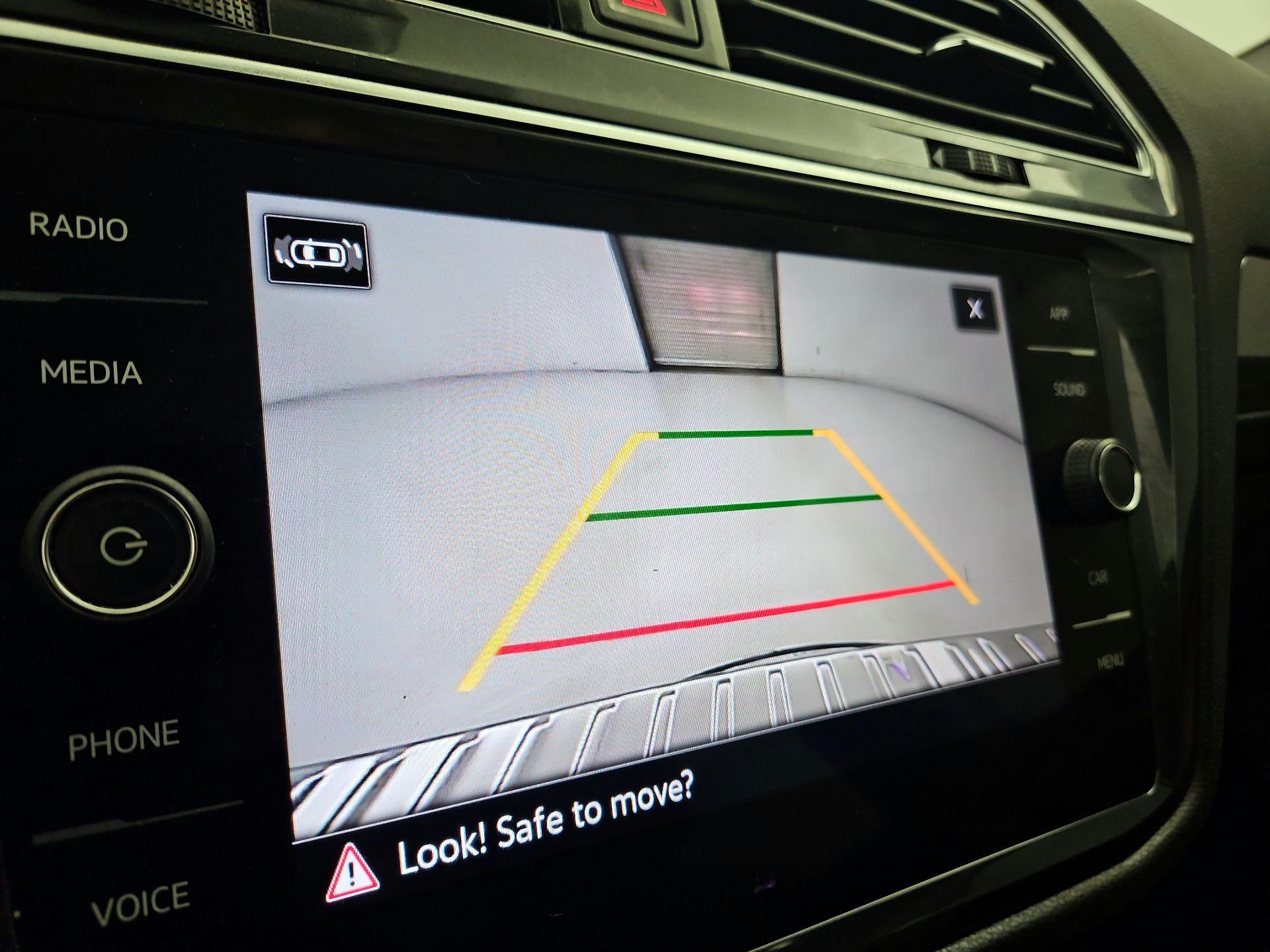 Thumbnail: 2023 Volkswagen Tiguan - 14