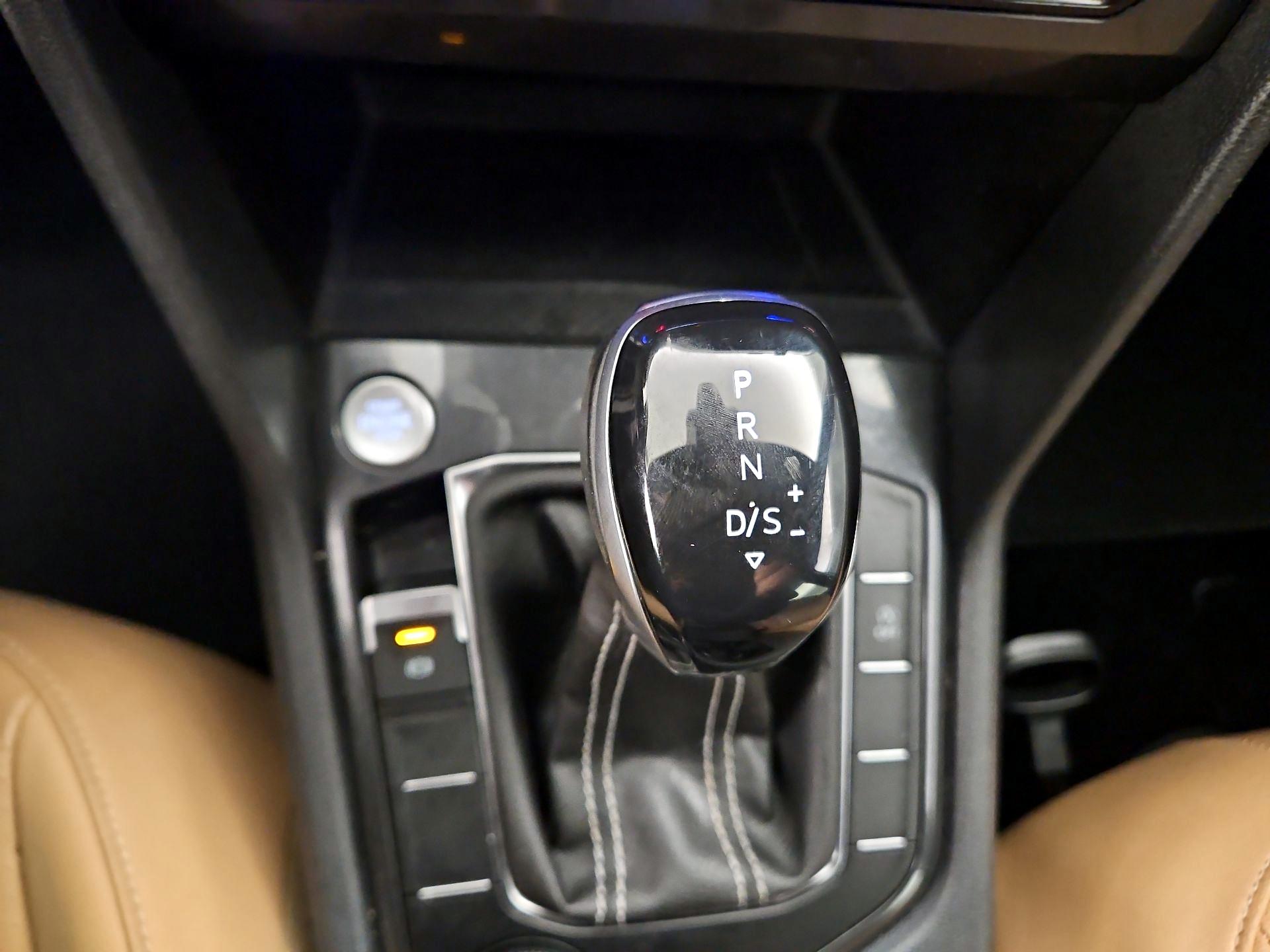 Thumbnail: 2023 Volkswagen Tiguan - 17