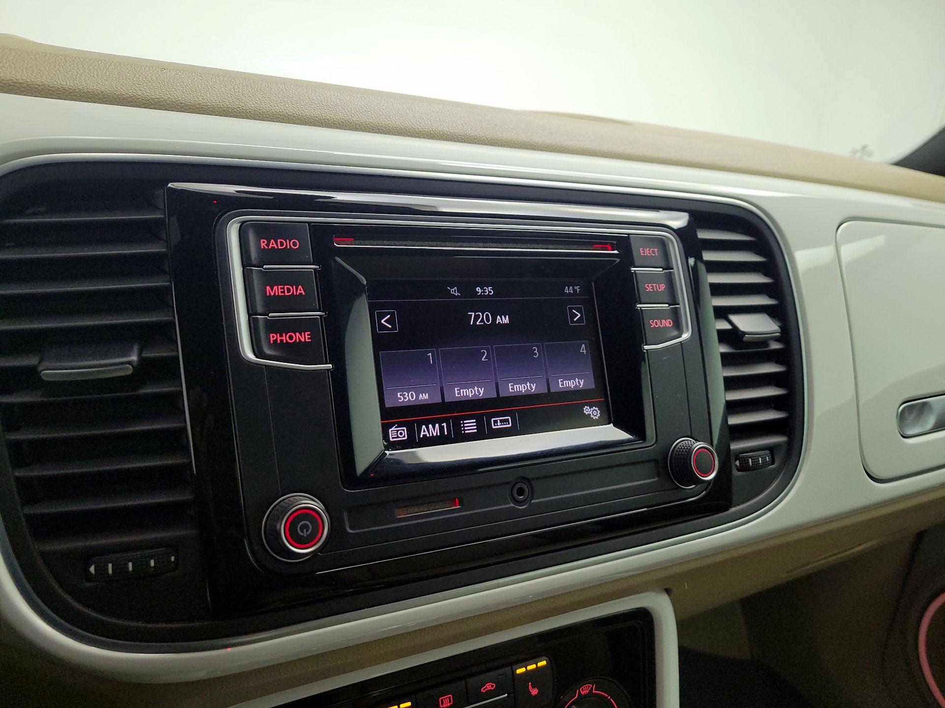 Thumbnail: 2017 Volkswagen Beetle - 14