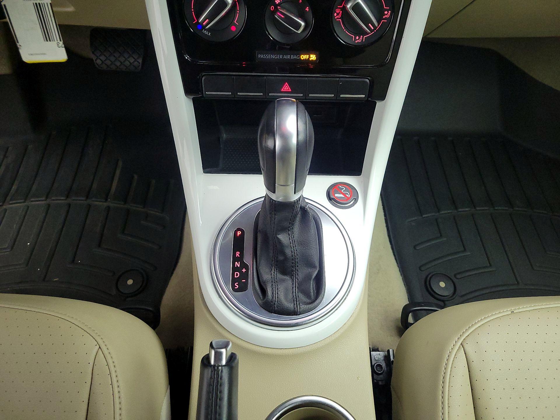 Thumbnail: 2017 Volkswagen Beetle - 16