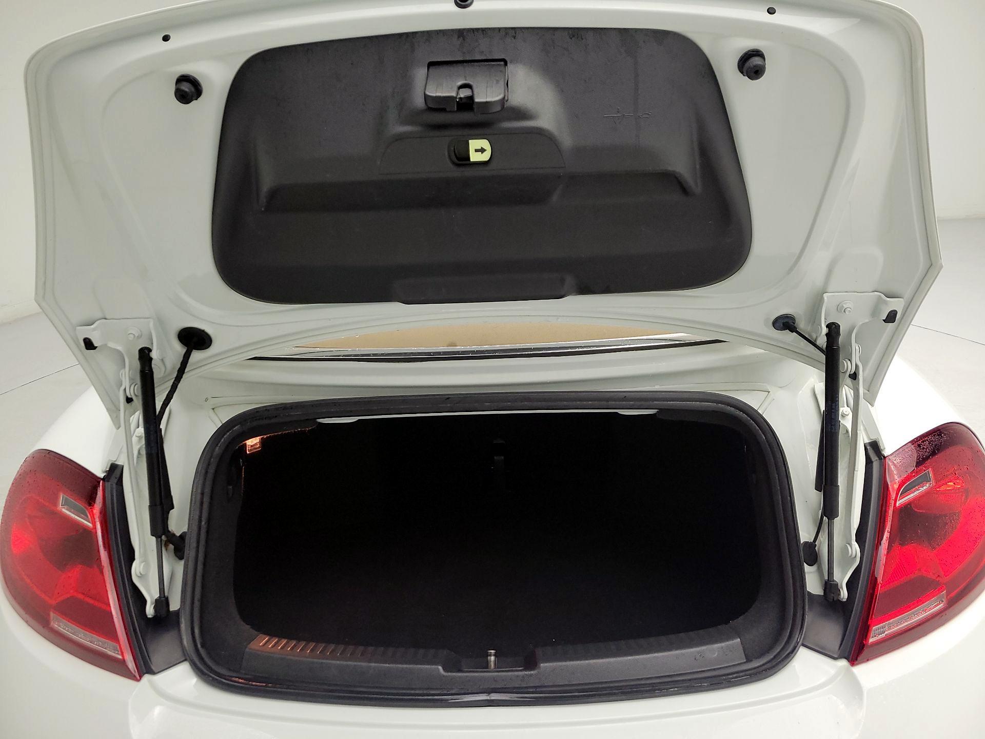 Thumbnail: 2017 Volkswagen Beetle - 18