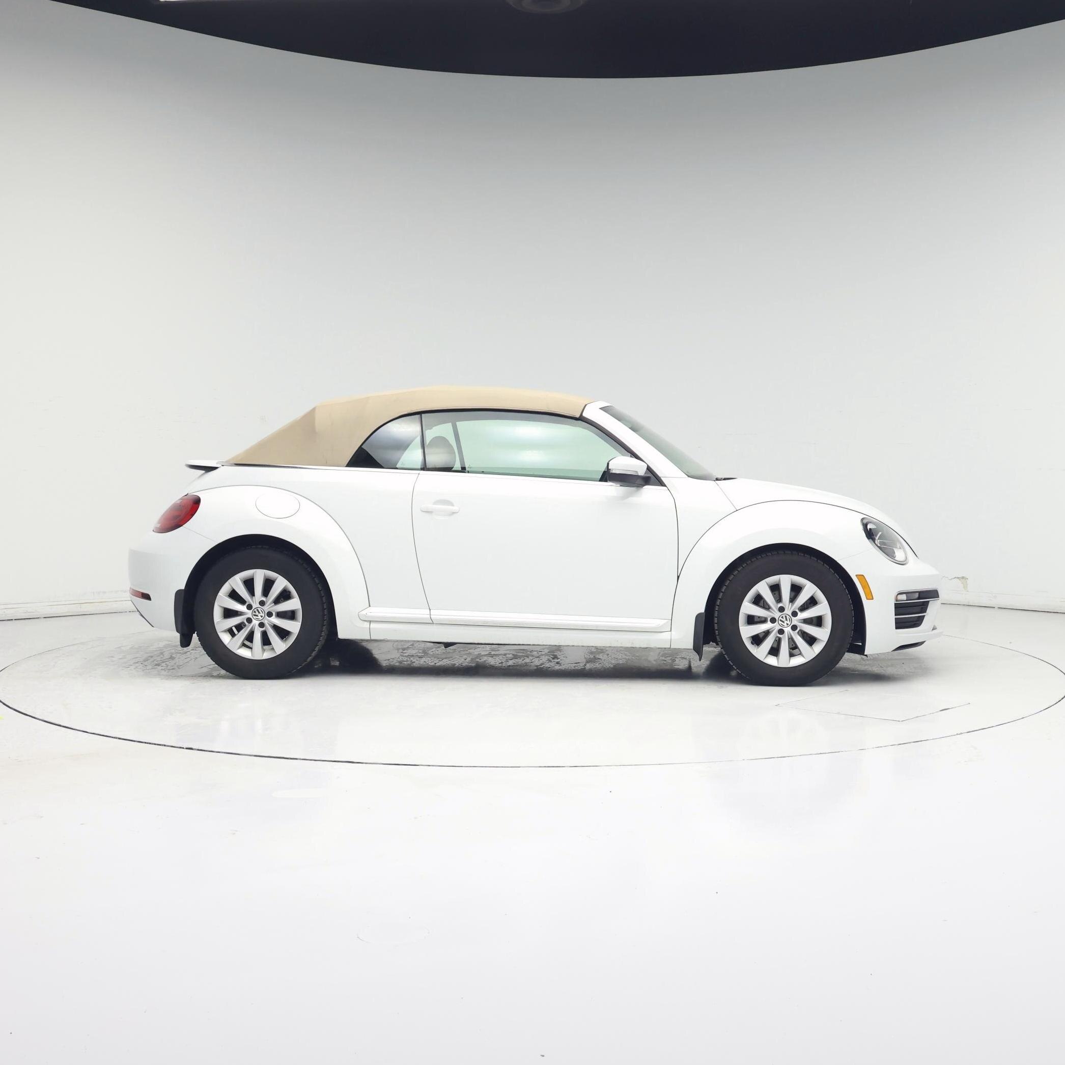 Thumbnail: 2017 Volkswagen Beetle - 7