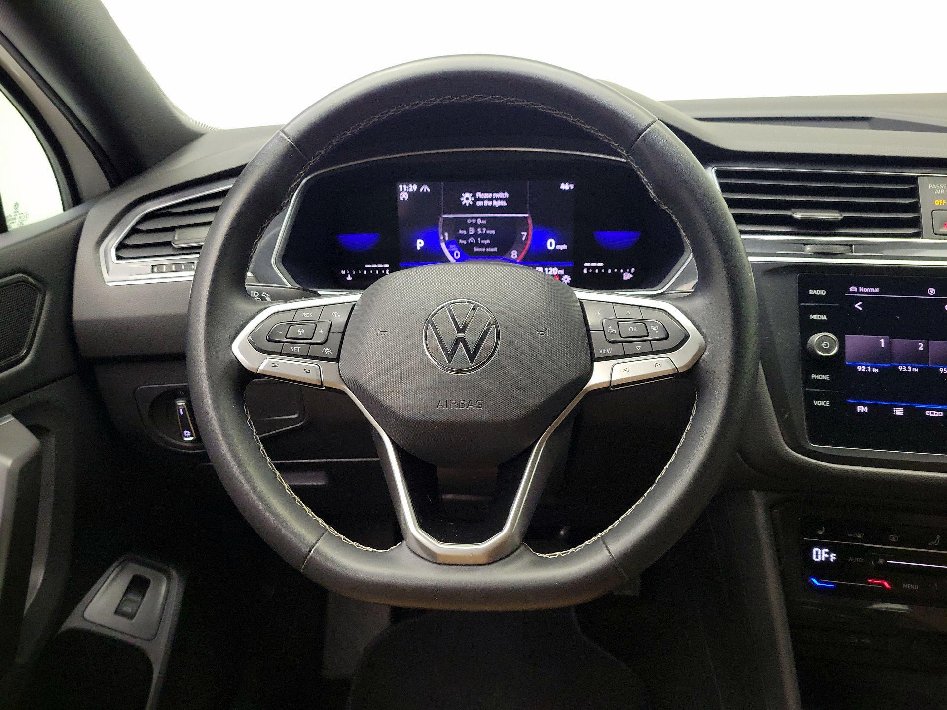 Thumbnail: 2022 Volkswagen Tiguan - 10