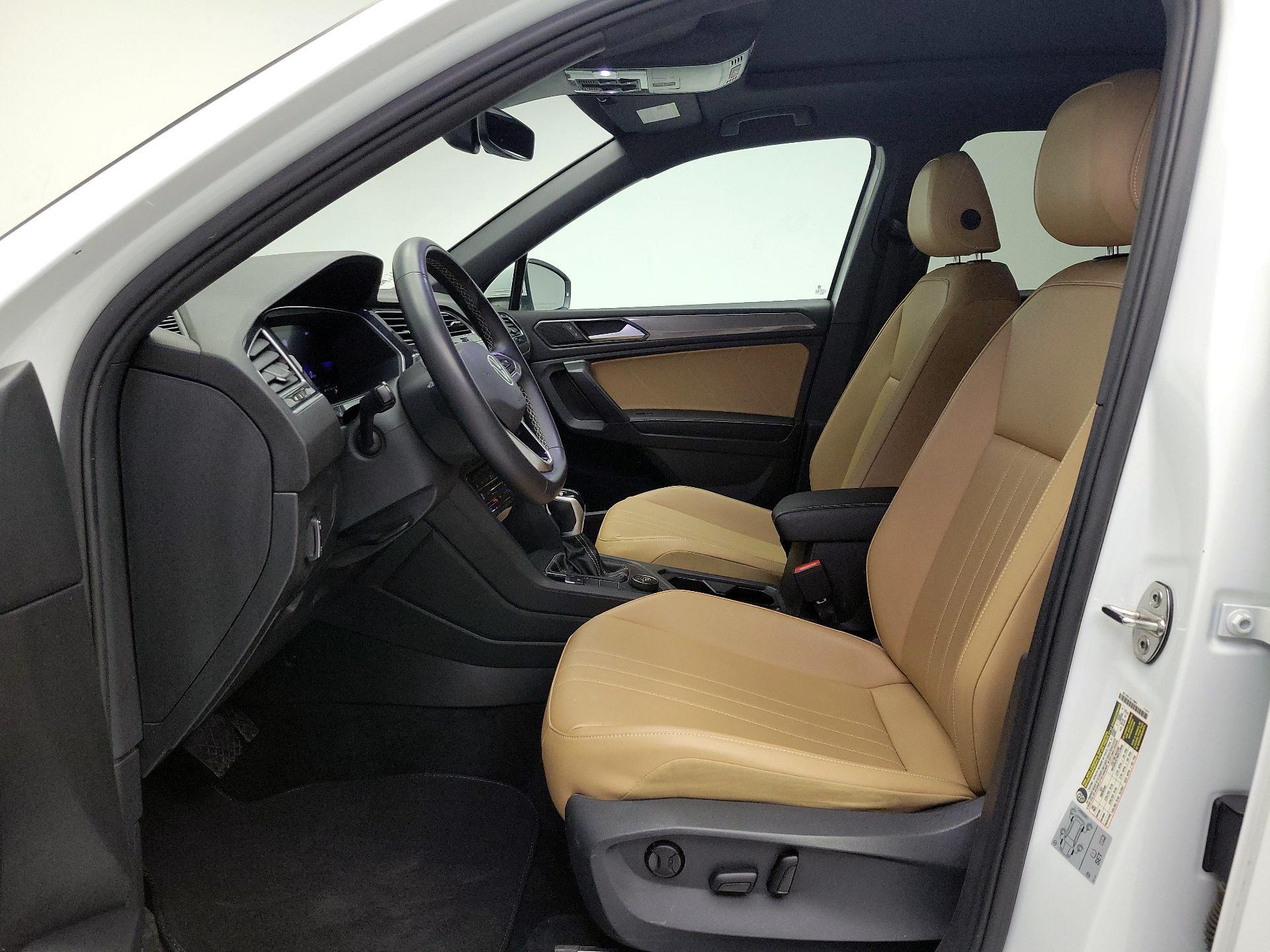 Thumbnail: 2022 Volkswagen Tiguan - 11