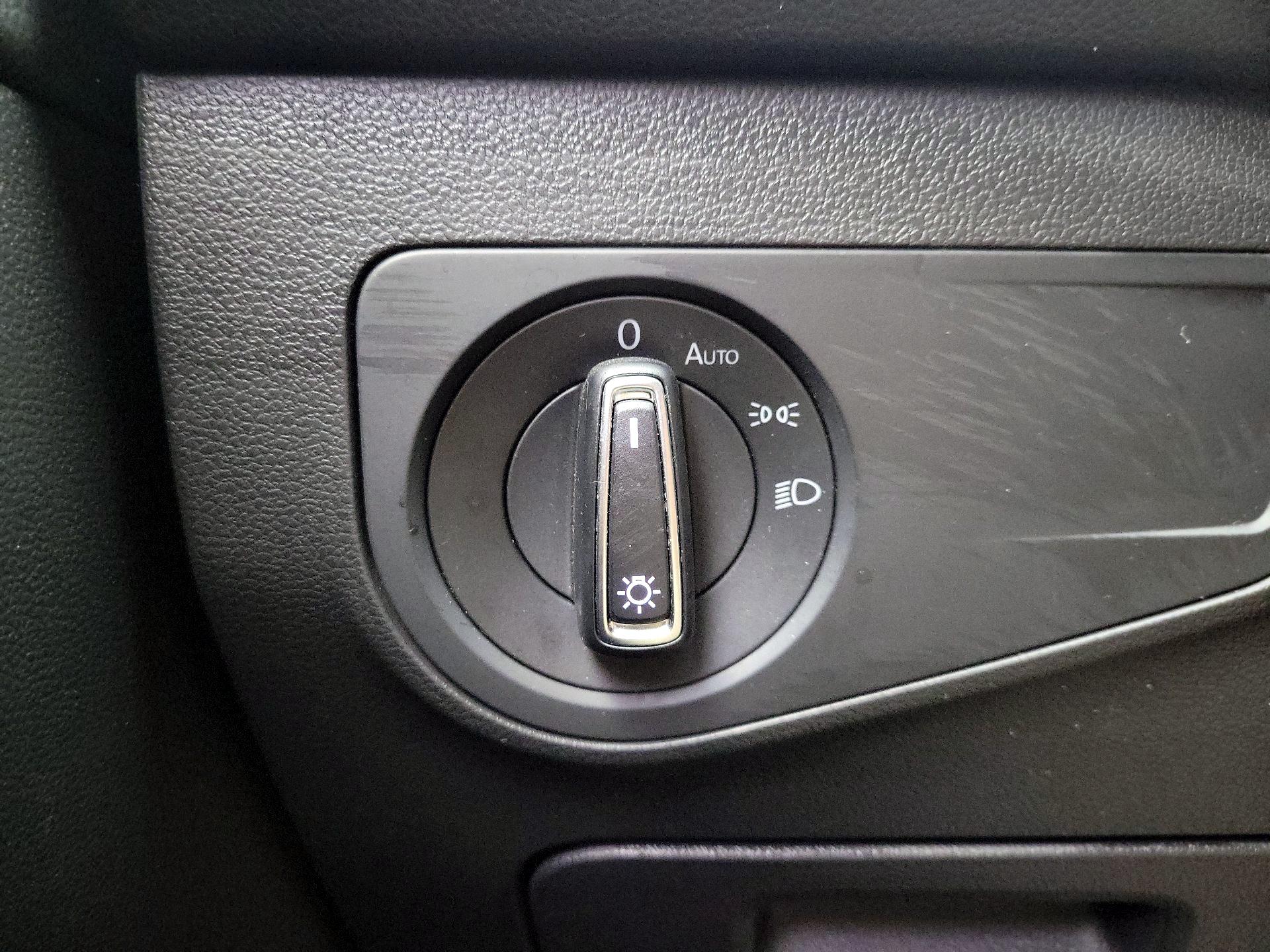 Thumbnail: 2022 Volkswagen Tiguan - 13