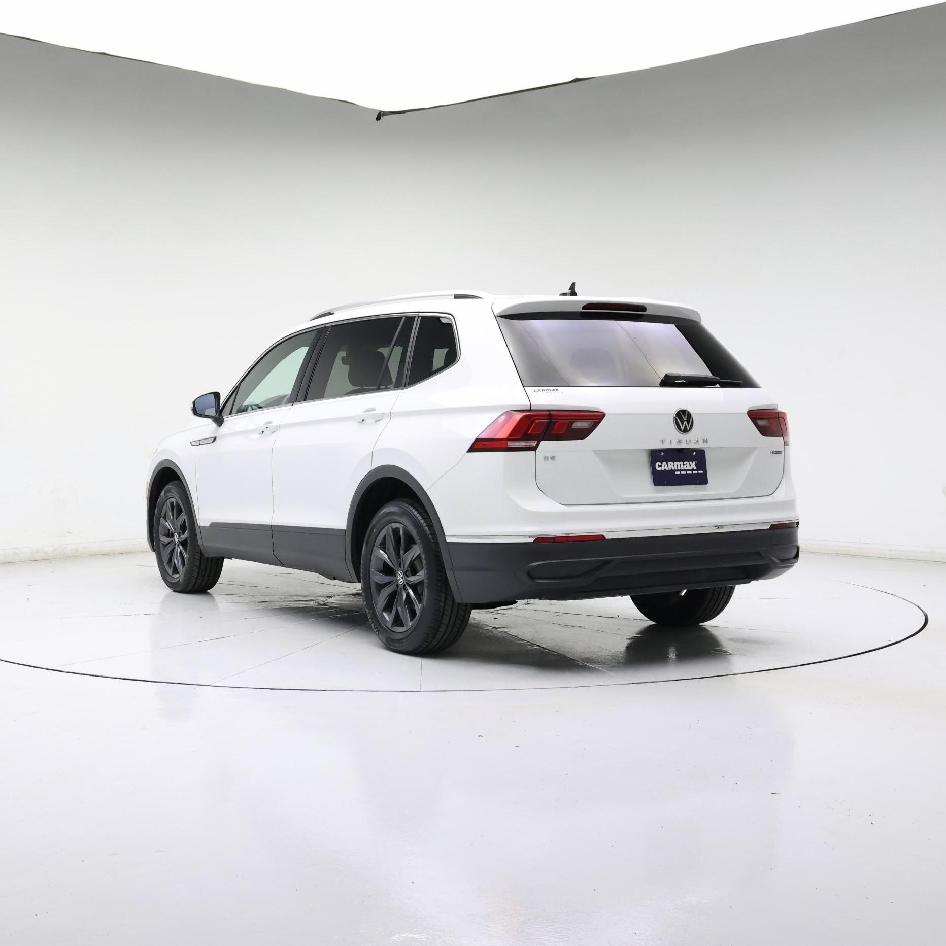 Thumbnail: 2022 Volkswagen Tiguan - 2