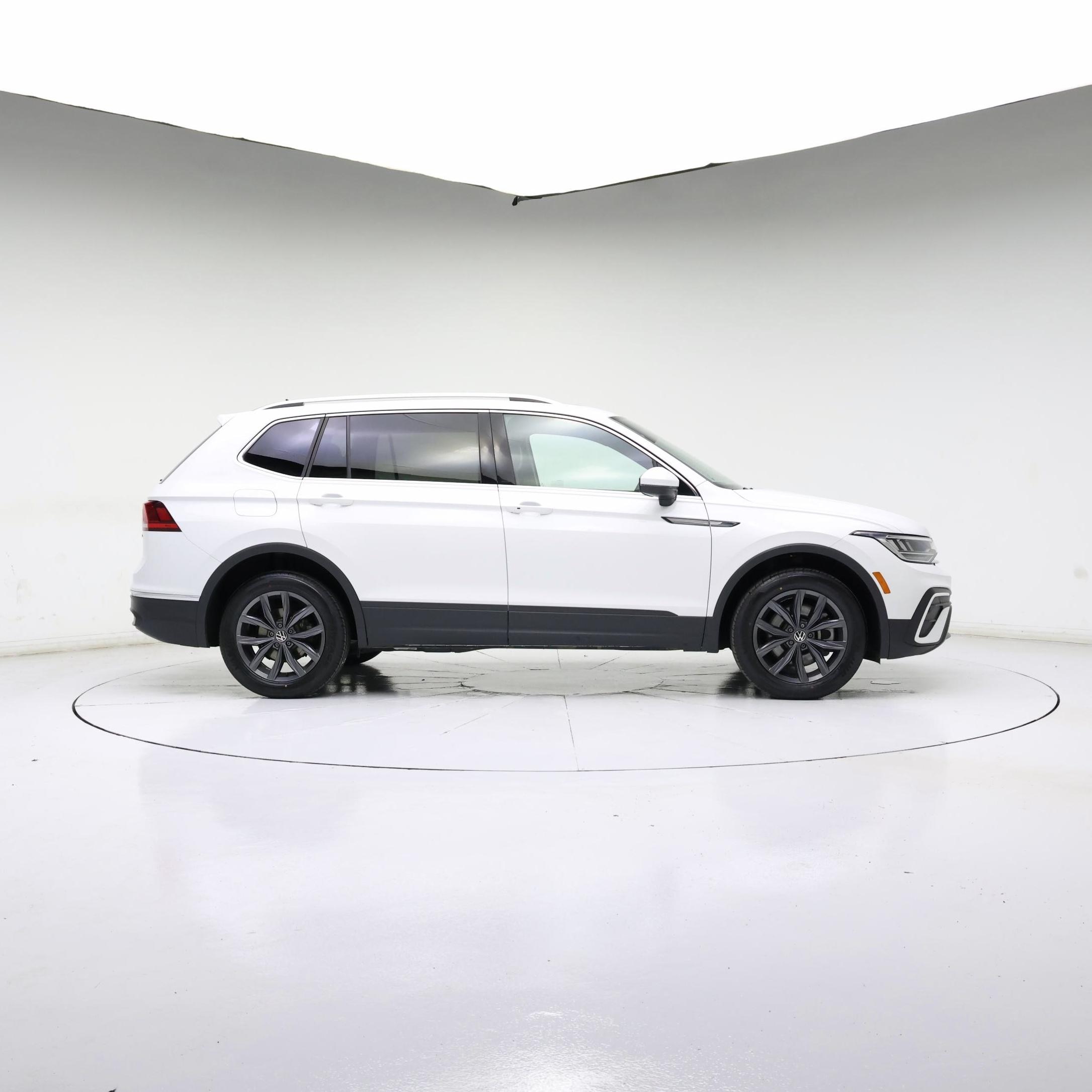 Thumbnail: 2022 Volkswagen Tiguan - 7