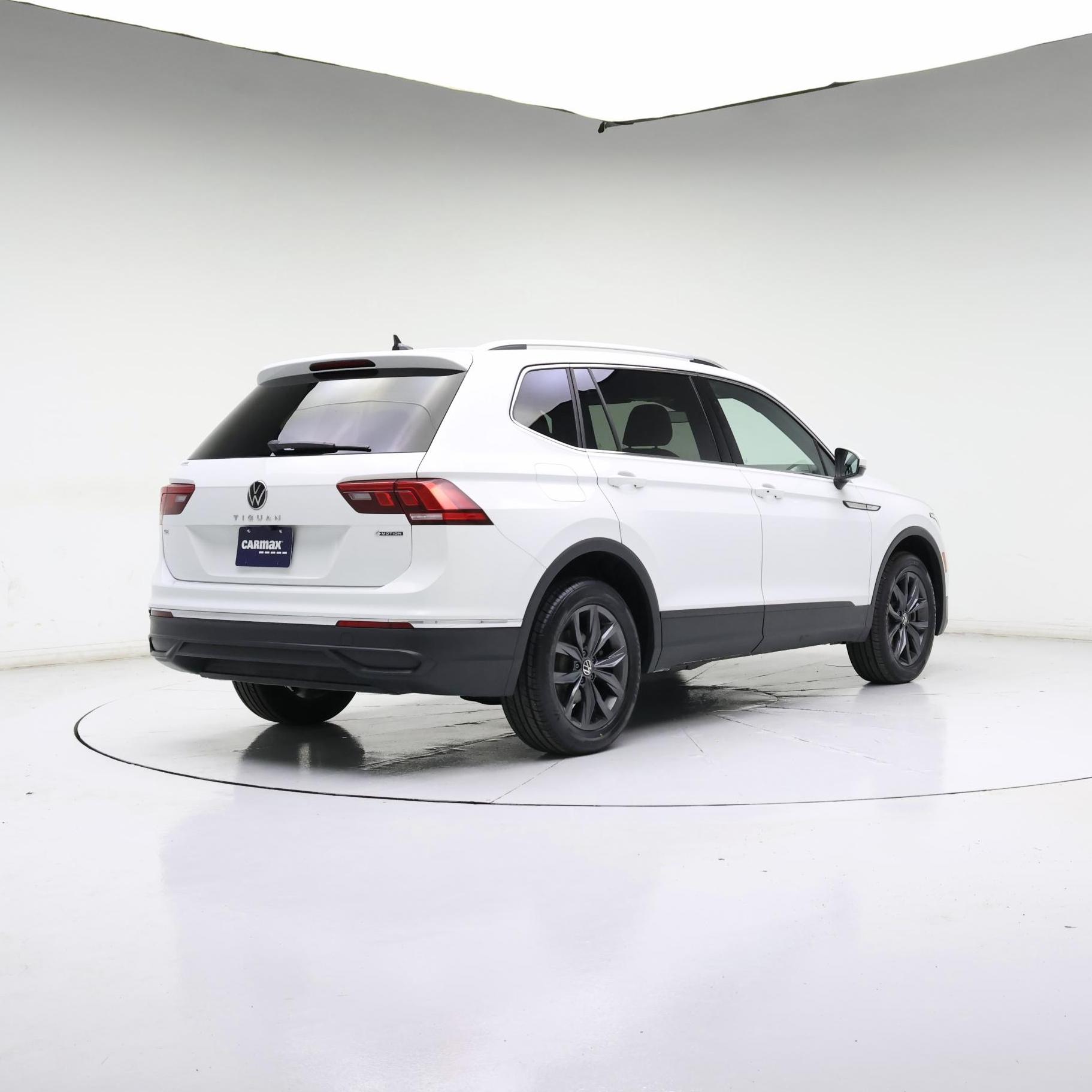 Thumbnail: 2022 Volkswagen Tiguan - 8