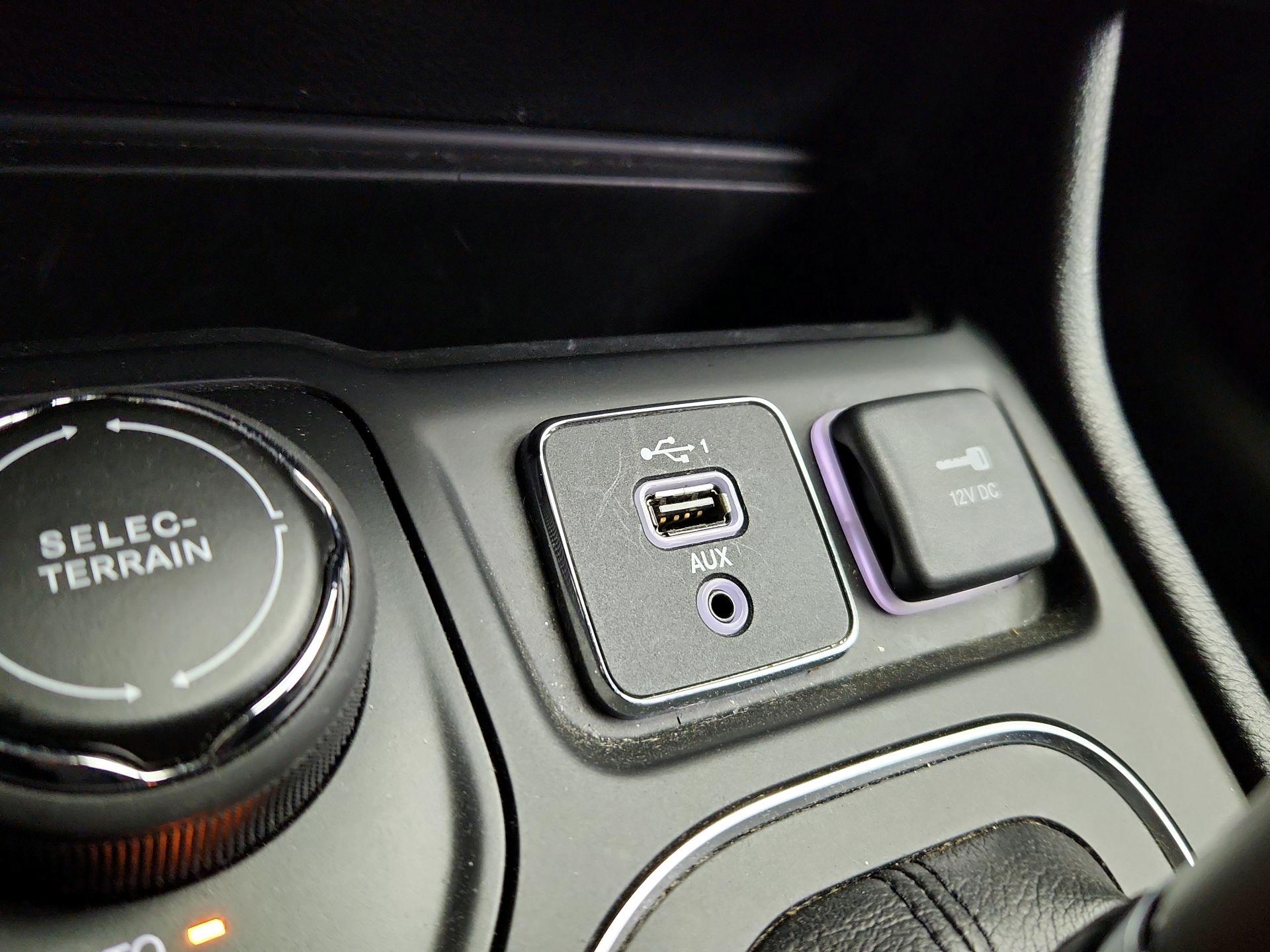 Thumbnail: 2020 Jeep Cherokee - 18