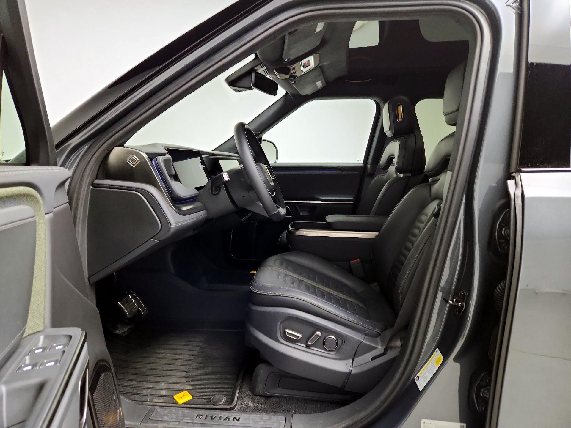 Thumbnail: 2024 Rivian R1S - 11