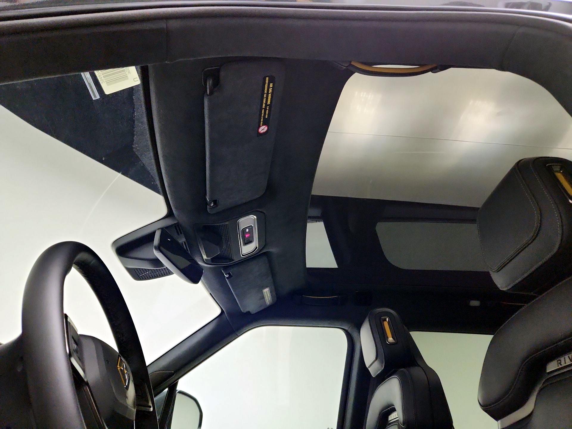 Thumbnail: 2024 Rivian R1S - 19