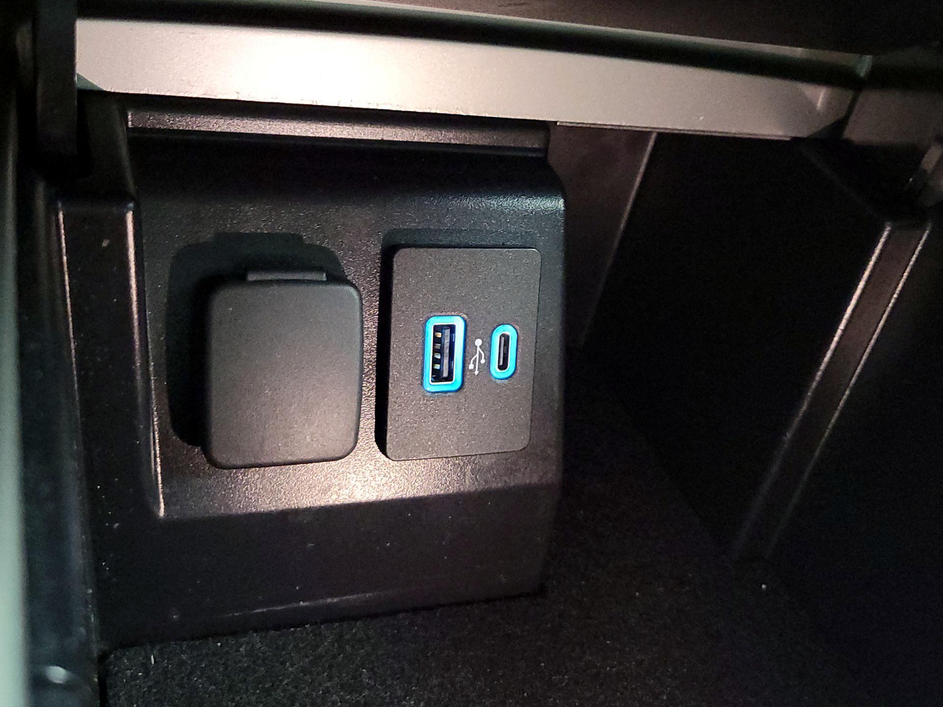 Thumbnail: 2022 Ford Explorer - 19