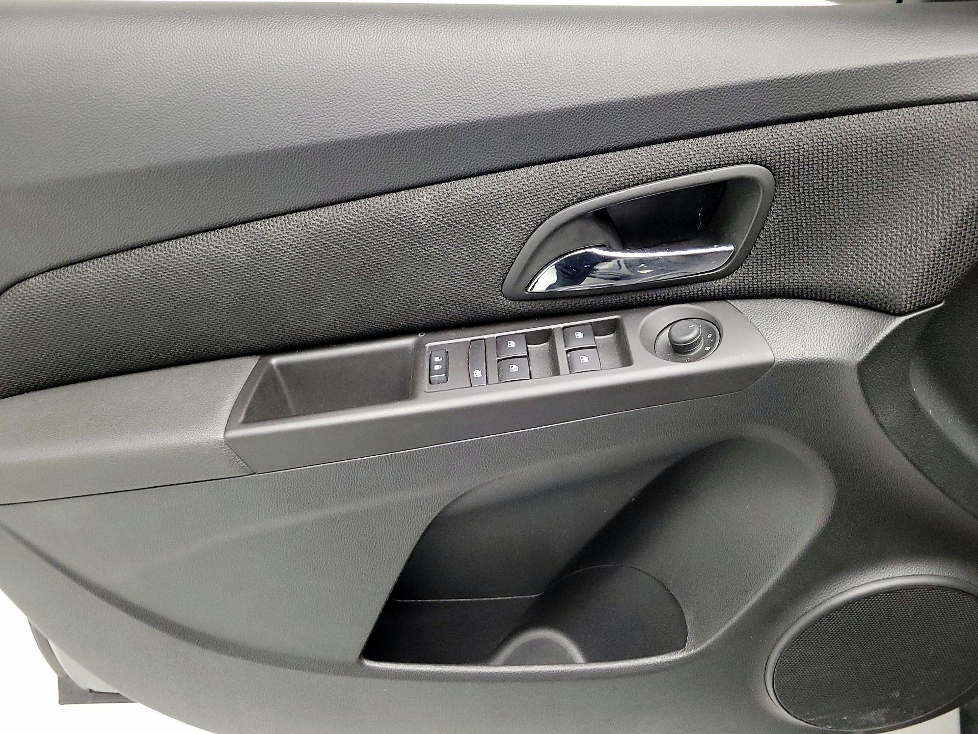 Thumbnail: 2016 Chevrolet Cruze - 12