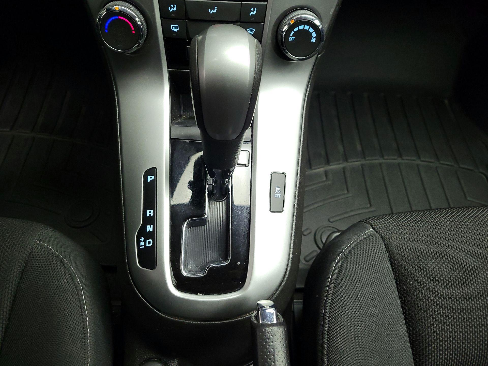 Thumbnail: 2016 Chevrolet Cruze - 16