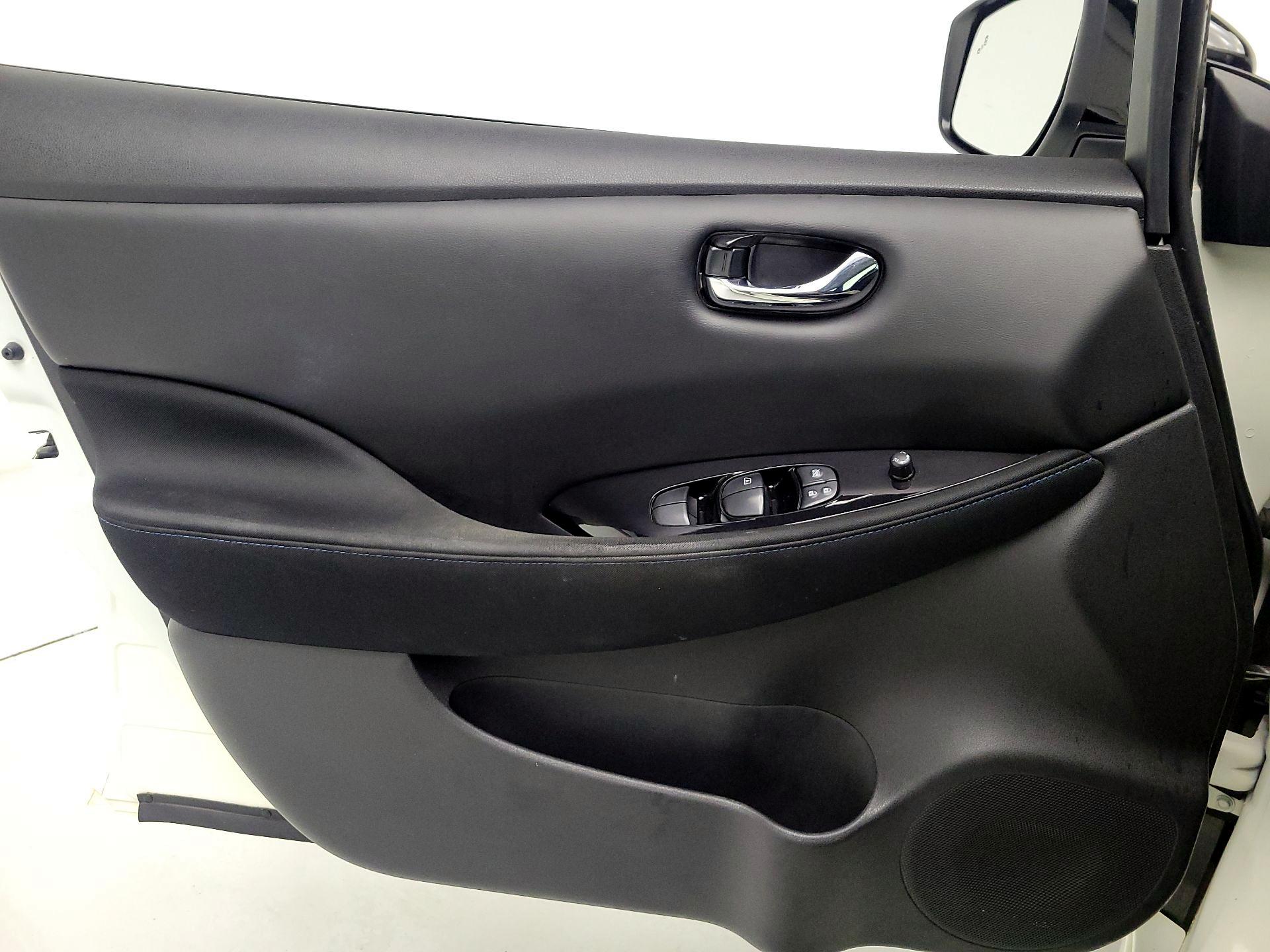 Thumbnail: 2020 Nissan Leaf - 12