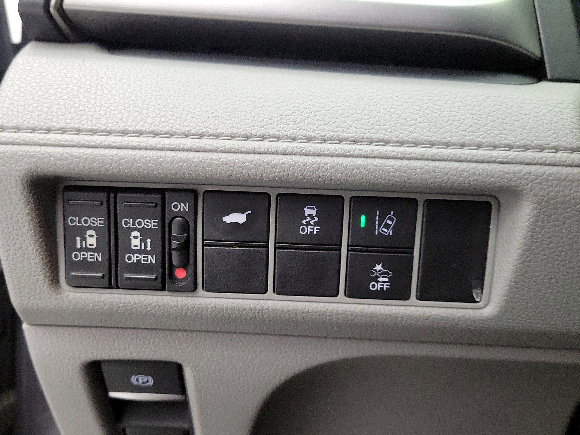 Thumbnail: 2018 Honda Odyssey - 13