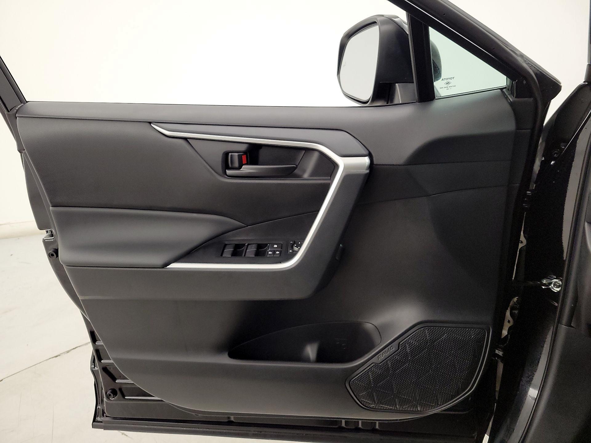 Thumbnail: 2025 Toyota RAV4 - 12