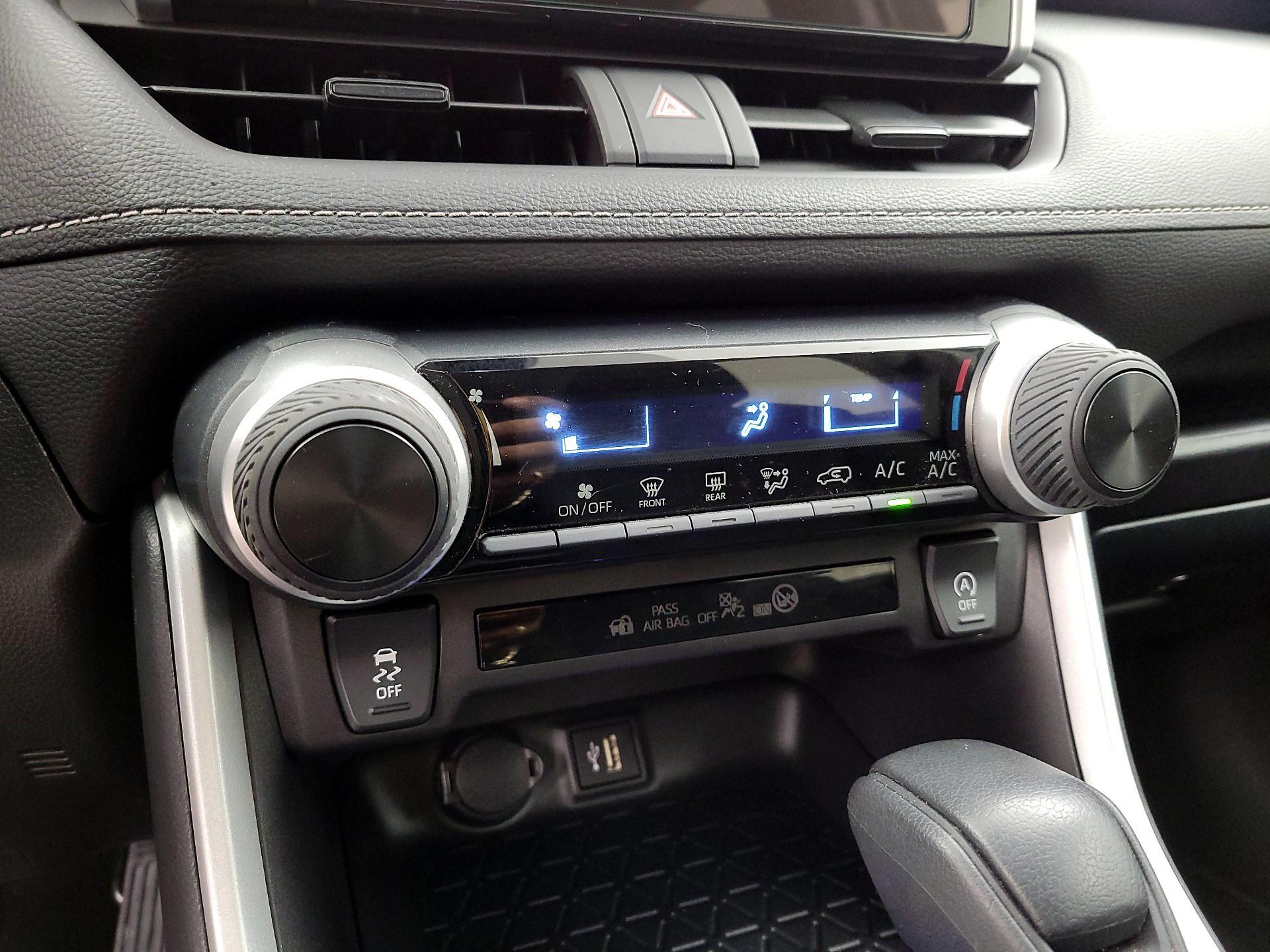 Thumbnail: 2025 Toyota RAV4 - 17