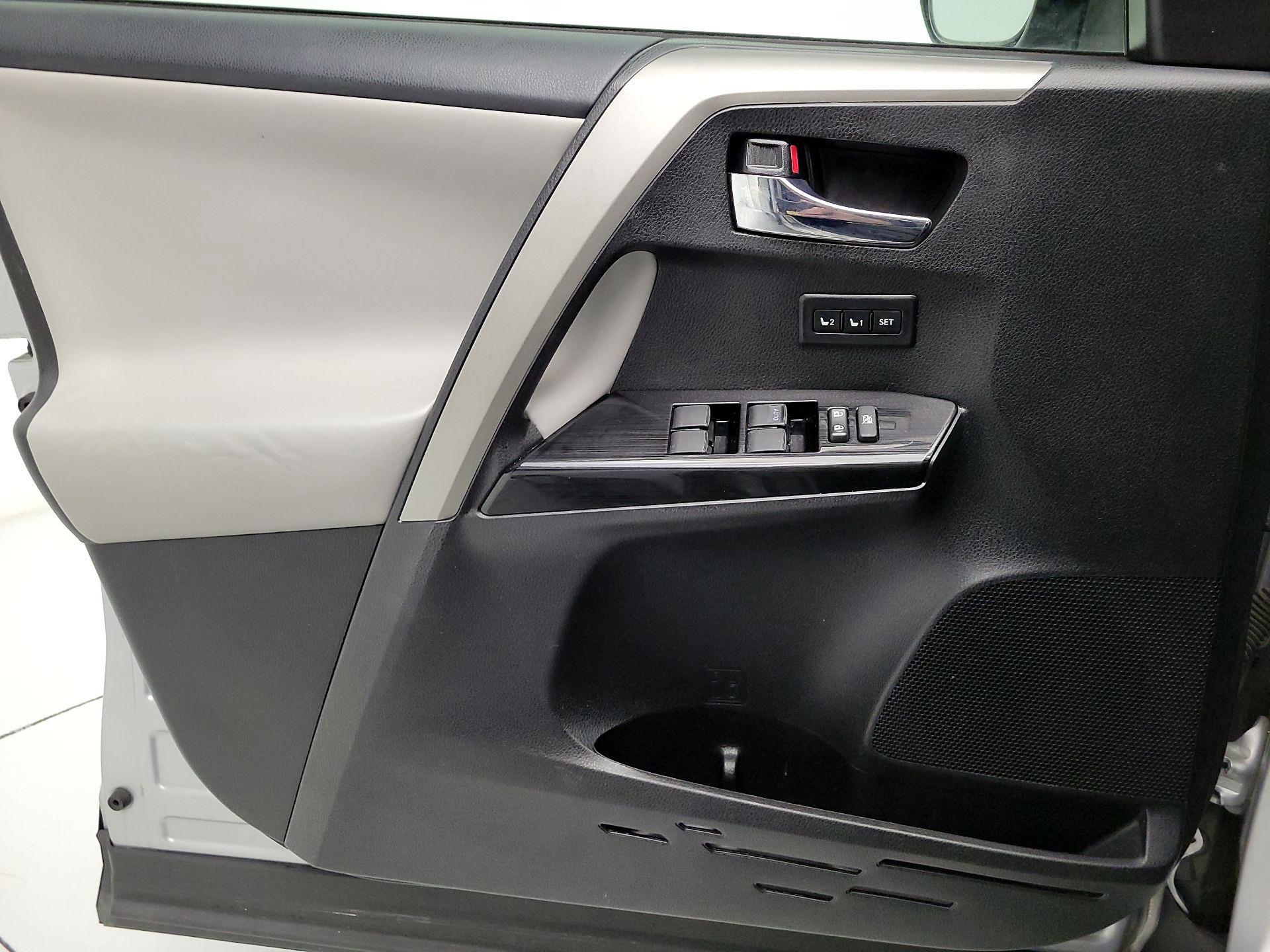 Thumbnail: 2017 Toyota RAV4 - 12