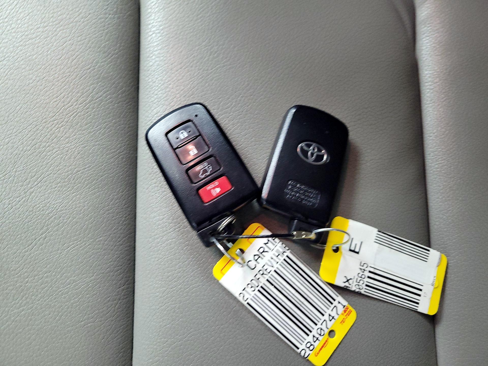 Thumbnail: 2017 Toyota RAV4 - 18