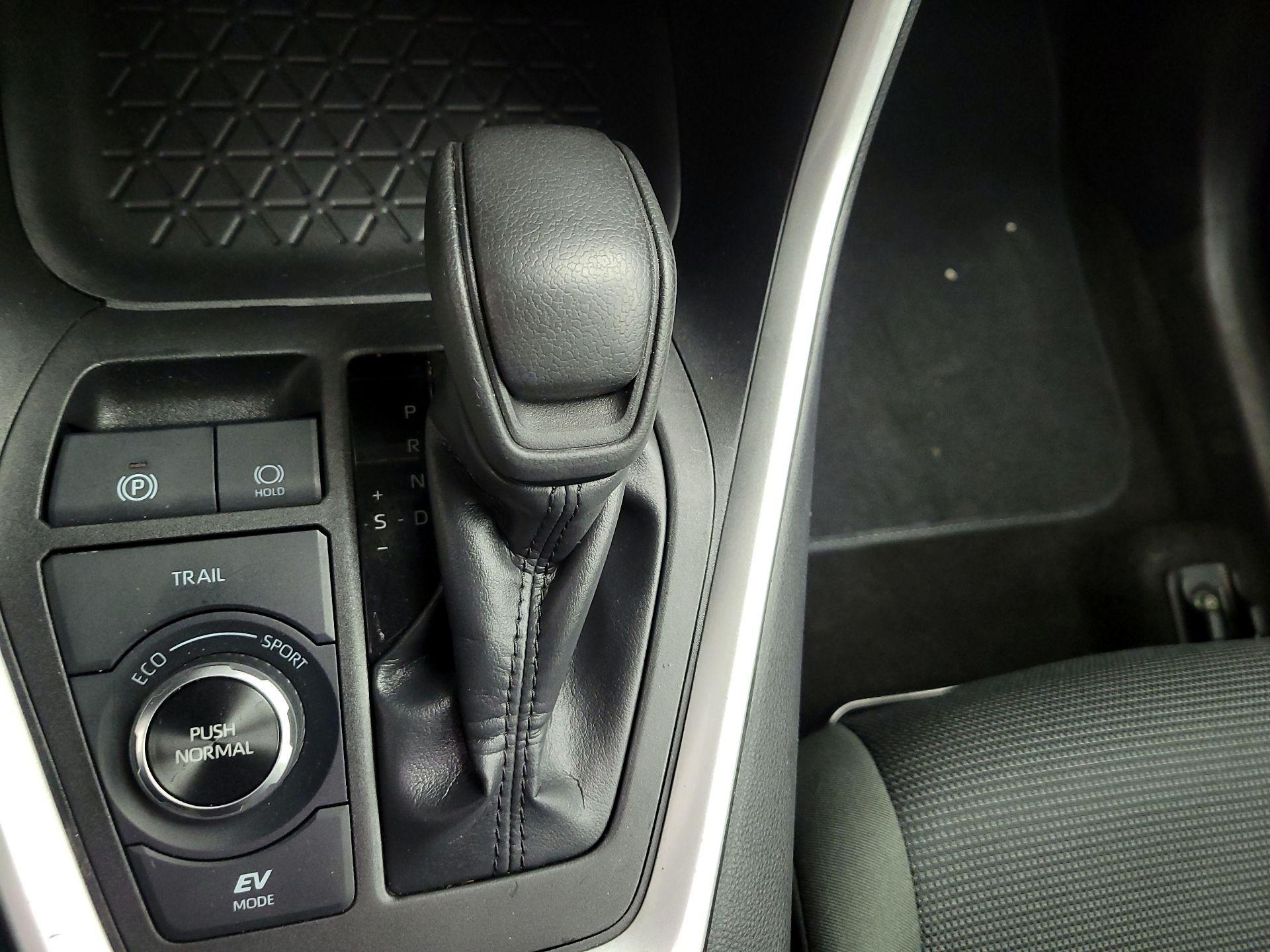 Thumbnail: 2025 Toyota RAV4 - 15