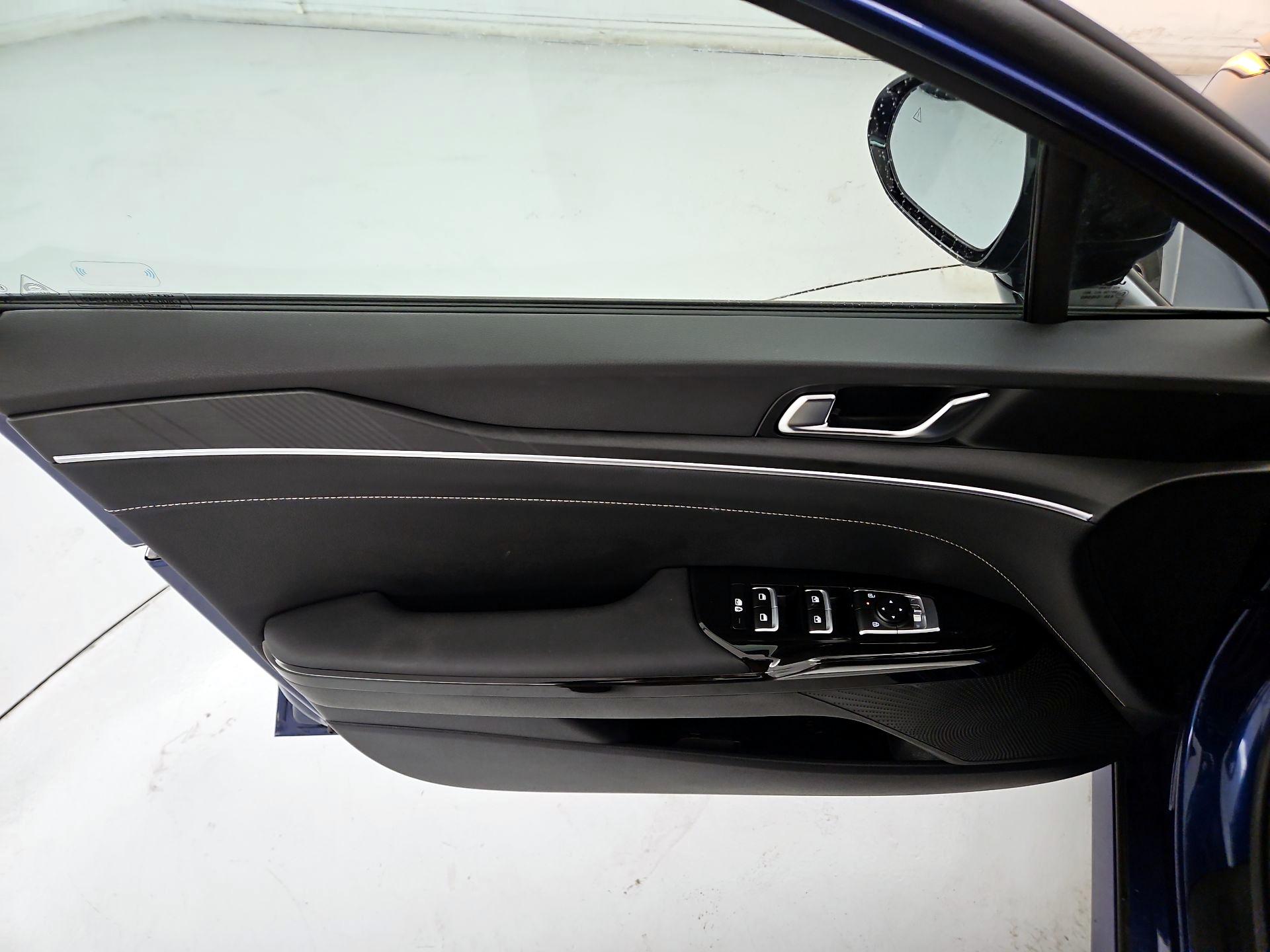 Thumbnail: 2025 Kia K5 - 12