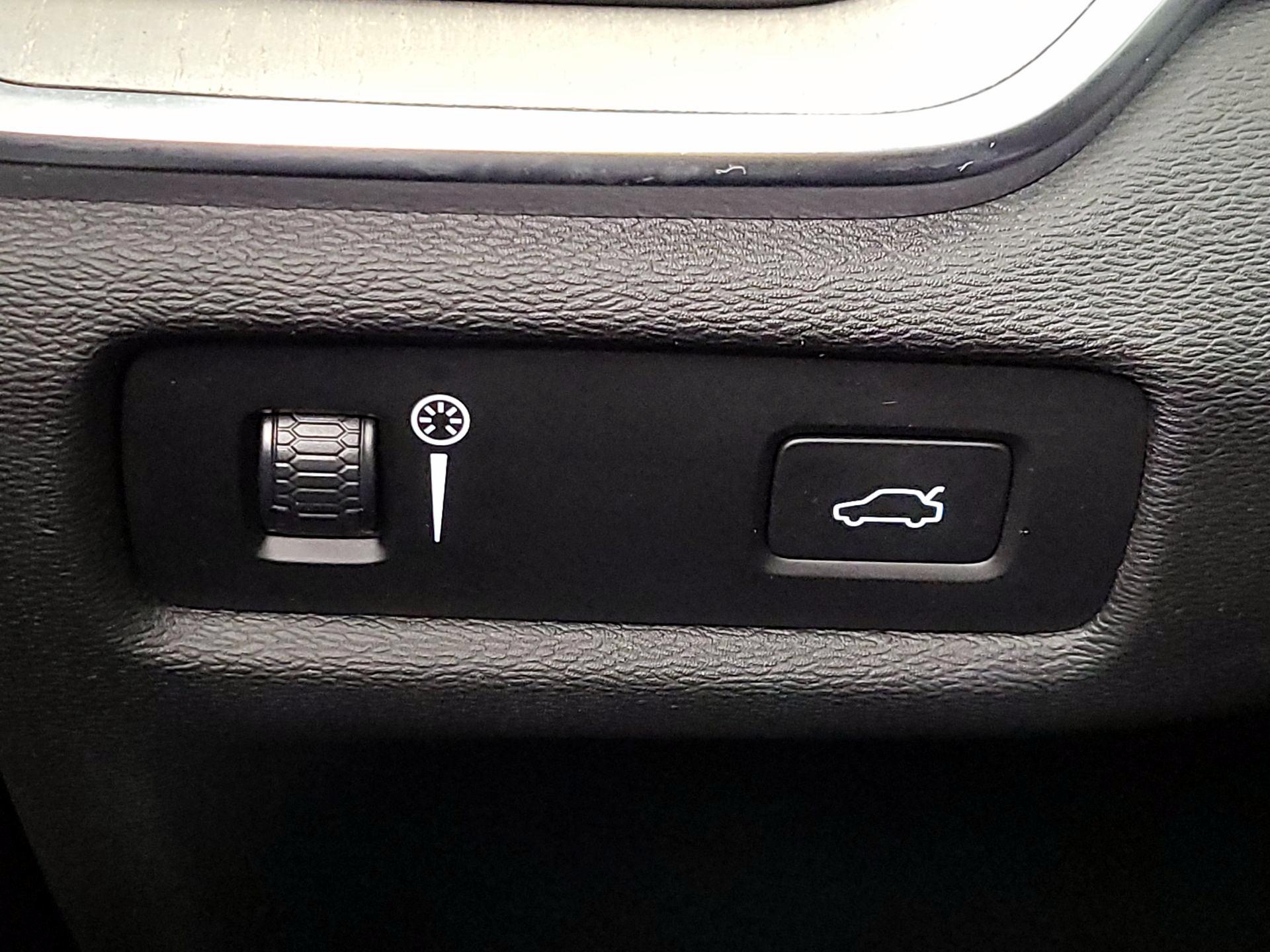 Thumbnail: 2020 Volvo S60 - 13