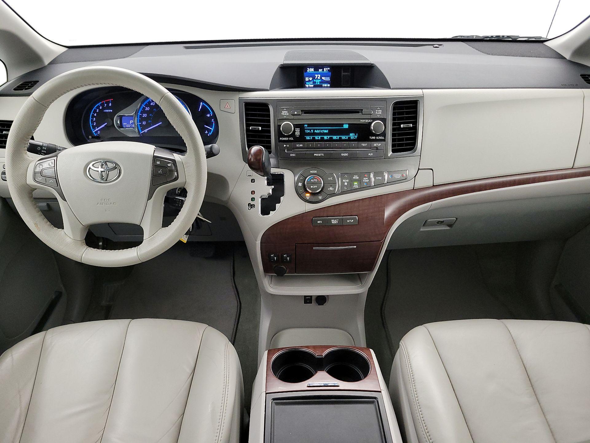 Thumbnail: 2014 Toyota Sienna - 9
