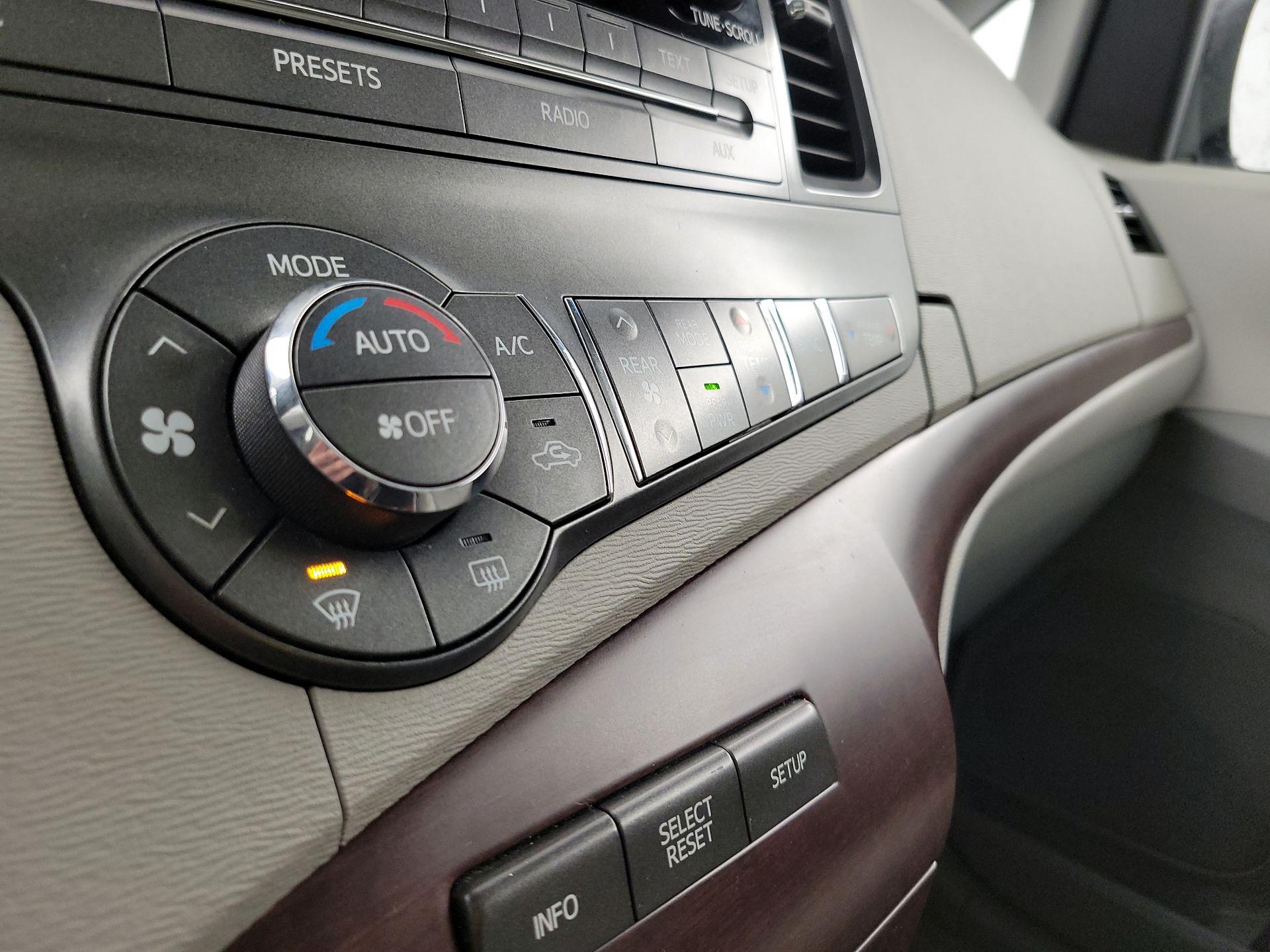 Thumbnail: 2014 Toyota Sienna - 16