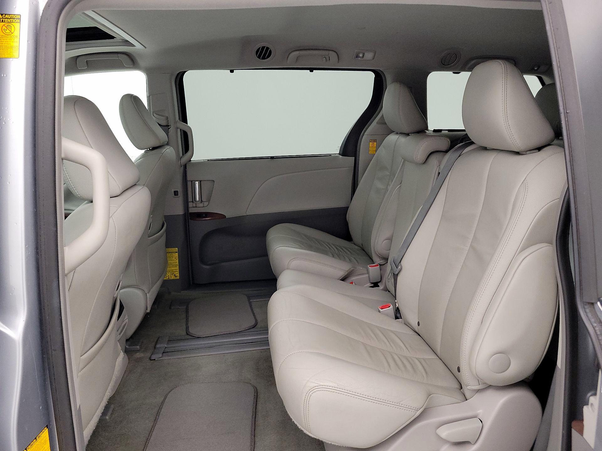 Thumbnail: 2014 Toyota Sienna - 19