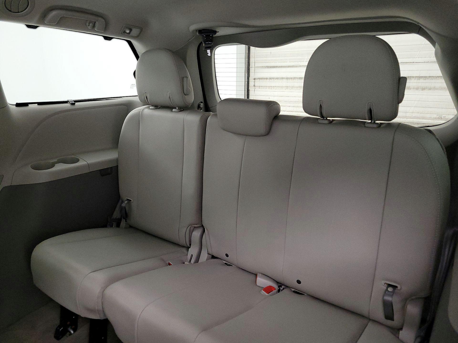 Thumbnail: 2014 Toyota Sienna - 20