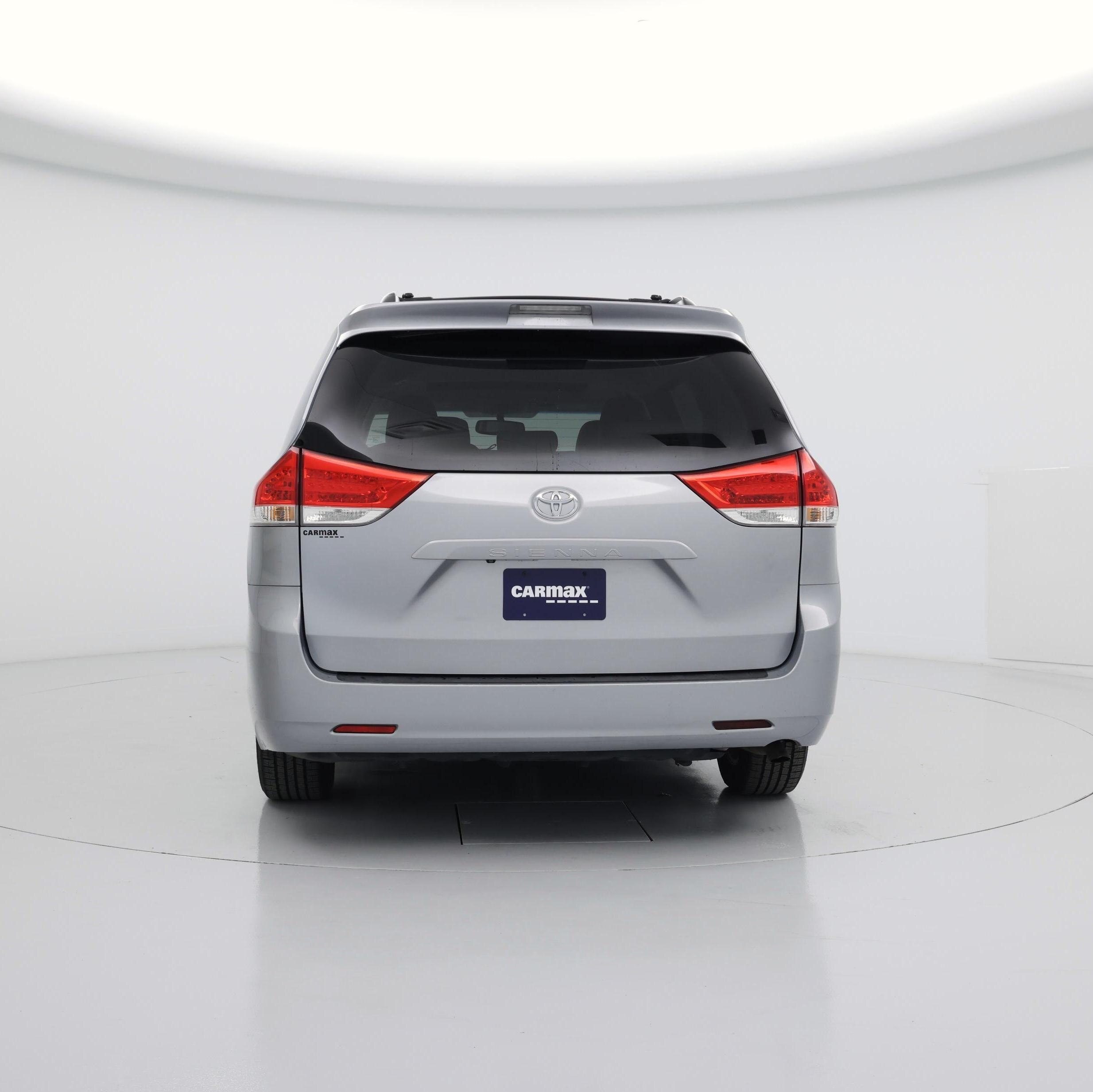 Thumbnail: 2014 Toyota Sienna - 6