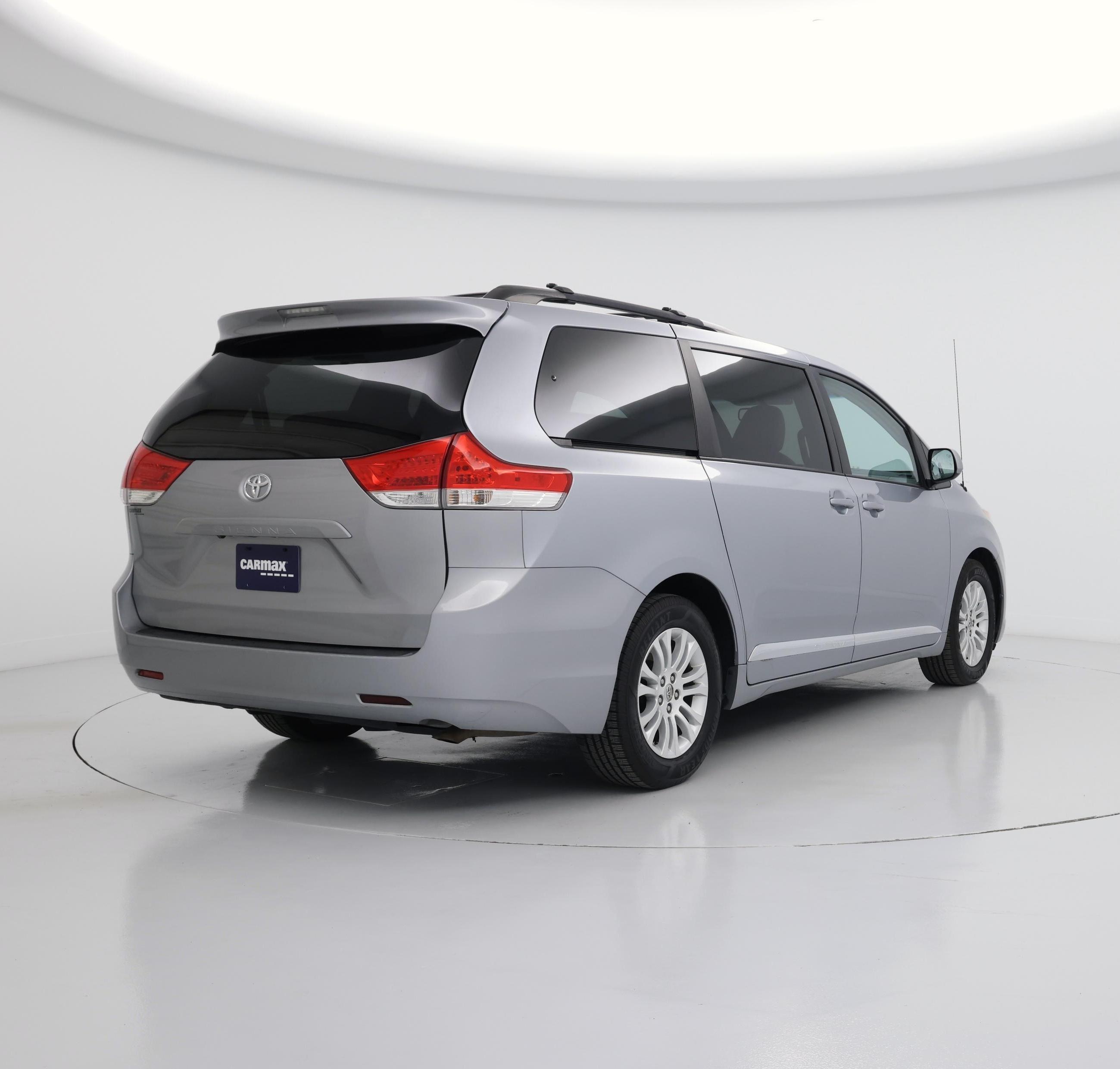 Thumbnail: 2014 Toyota Sienna - 8