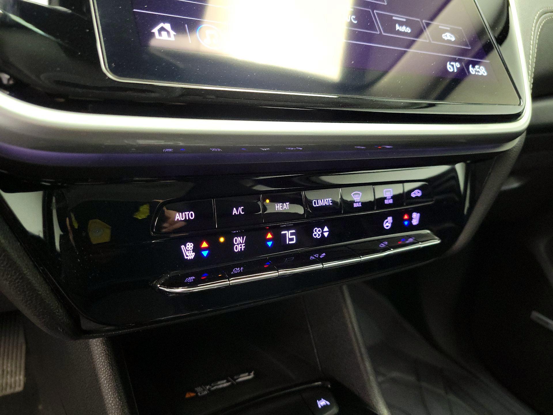 Thumbnail: 2023 Chevrolet Bolt EUV - 17