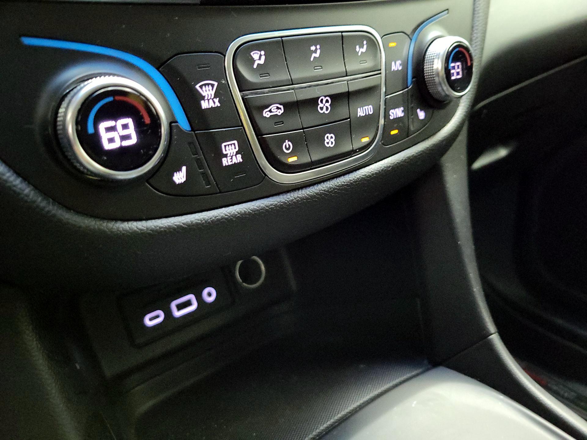 Thumbnail: 2019 Chevrolet Equinox - 16