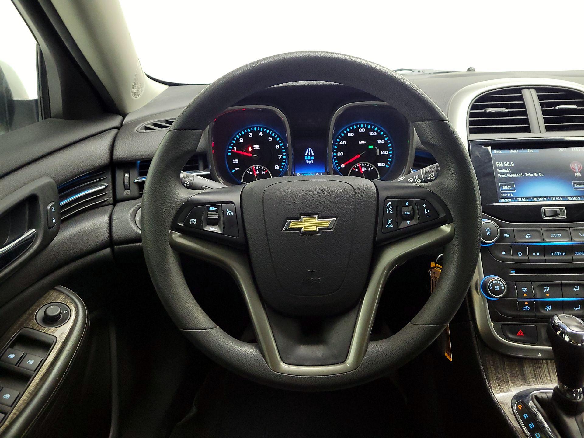 Thumbnail: 2016 Chevrolet Malibu - 10