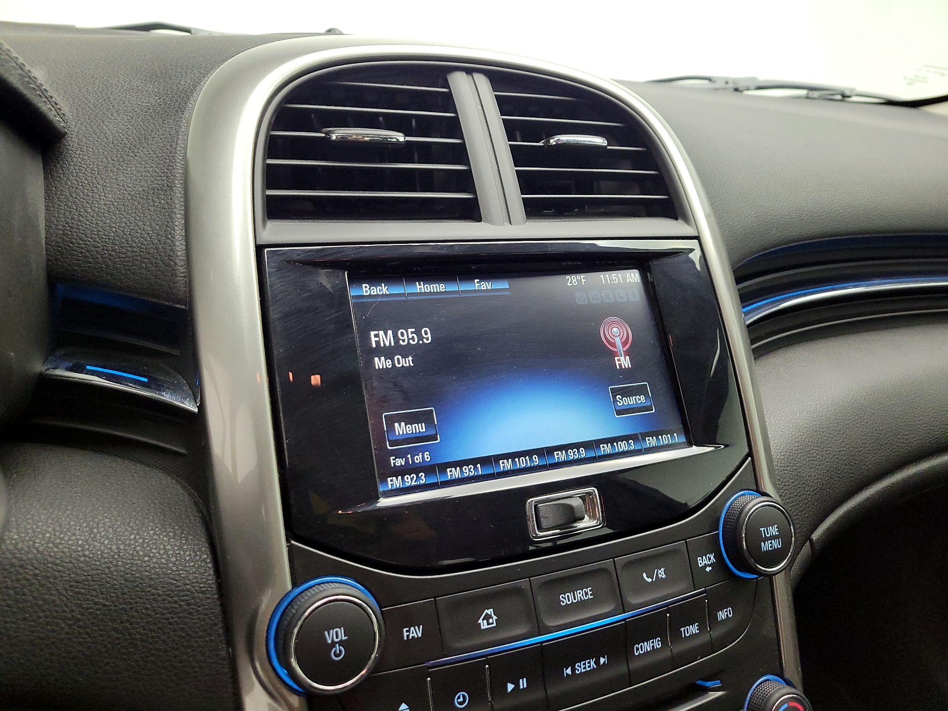 Thumbnail: 2016 Chevrolet Malibu - 14