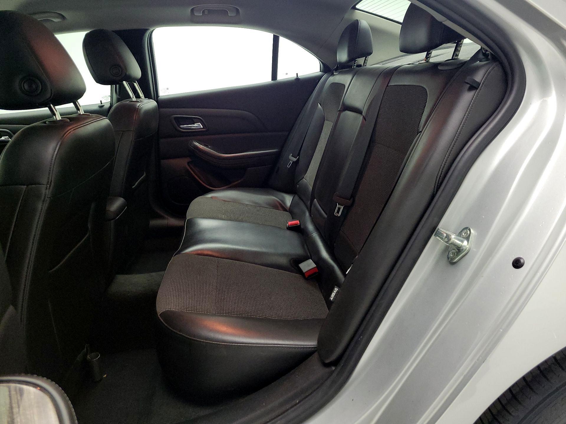 Thumbnail: 2016 Chevrolet Malibu - 18