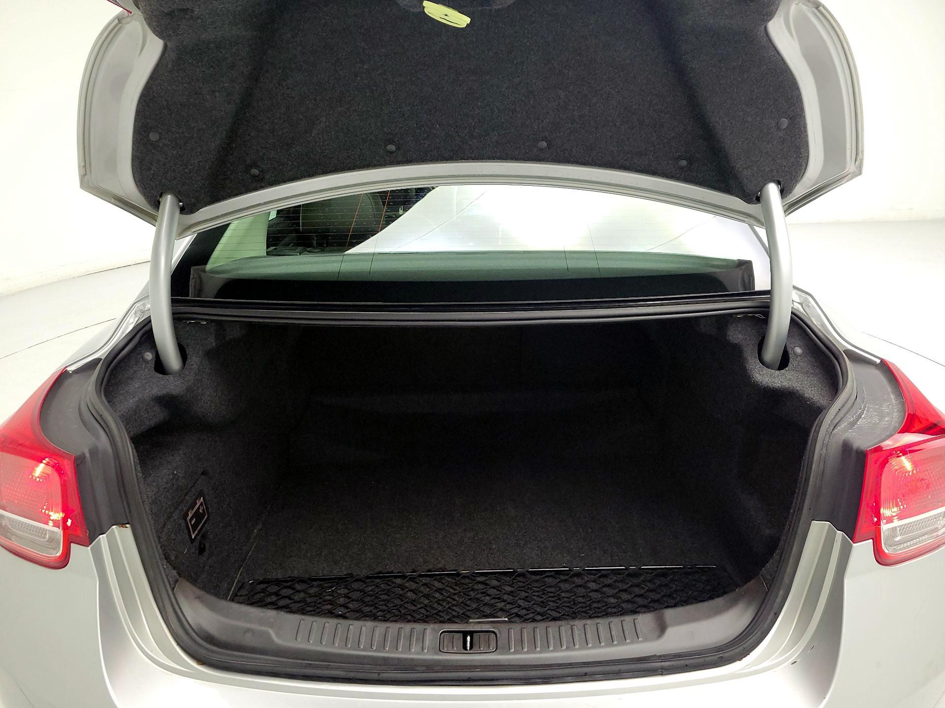 Thumbnail: 2016 Chevrolet Malibu - 19