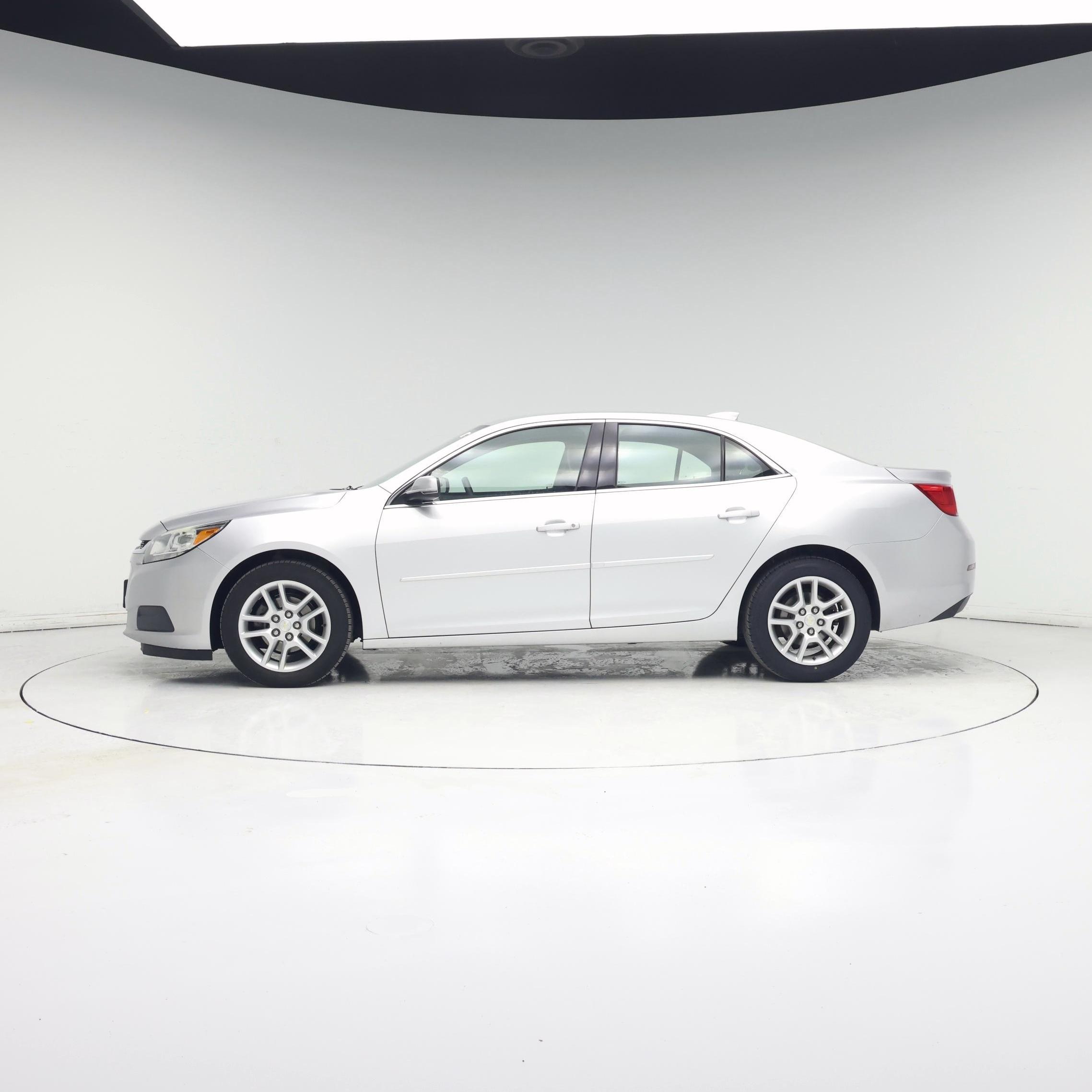 Thumbnail: 2016 Chevrolet Malibu - 3