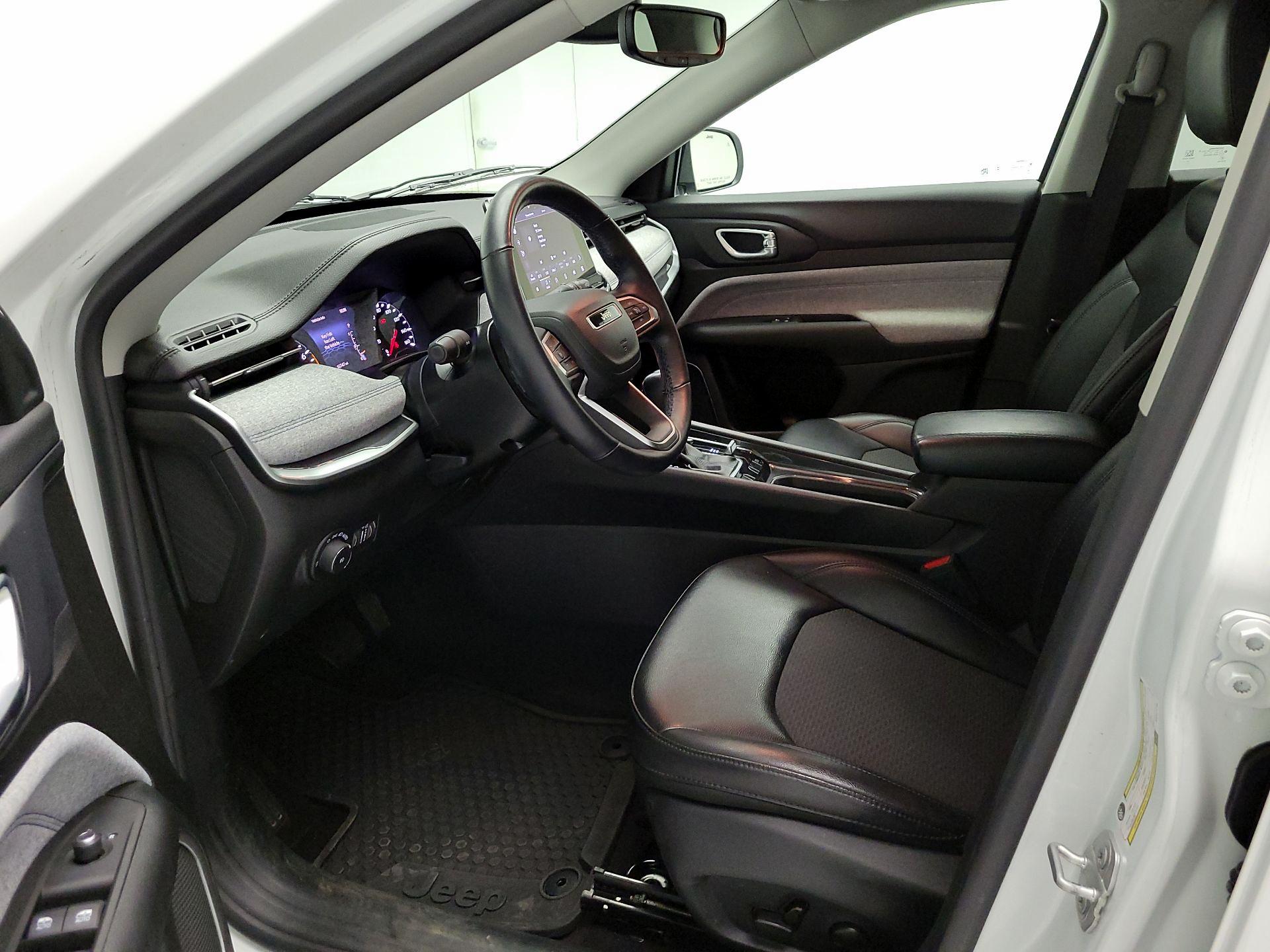 Thumbnail: 2022 Jeep Compass - 11